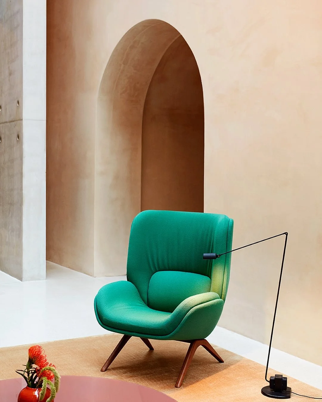 Lepal, a lounge chair by @arper, creates a space within the space&mdash;welcoming, enveloping, and designed for moments of pause. Ideal for waiting and lounge areas, it brings comfort, privacy and quiet focus to both public and private settings.

Des