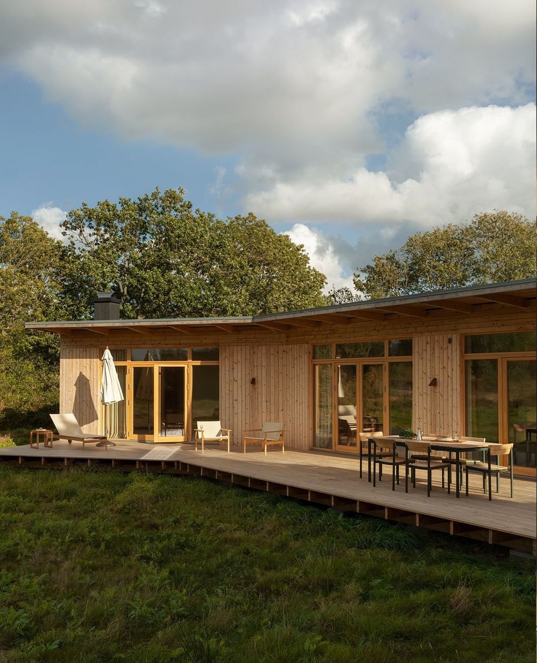 TAKING IN THE SCENERY ☀️
ft. @fritzhansen // pelagus seating collection. 

Kristoffer Fagerstr&ouml;m, head of design at @notedesignstudio, shares the story of his family&rsquo;s summerhouse in Torekov, Sweden &mdash; a place shaped over time, and li