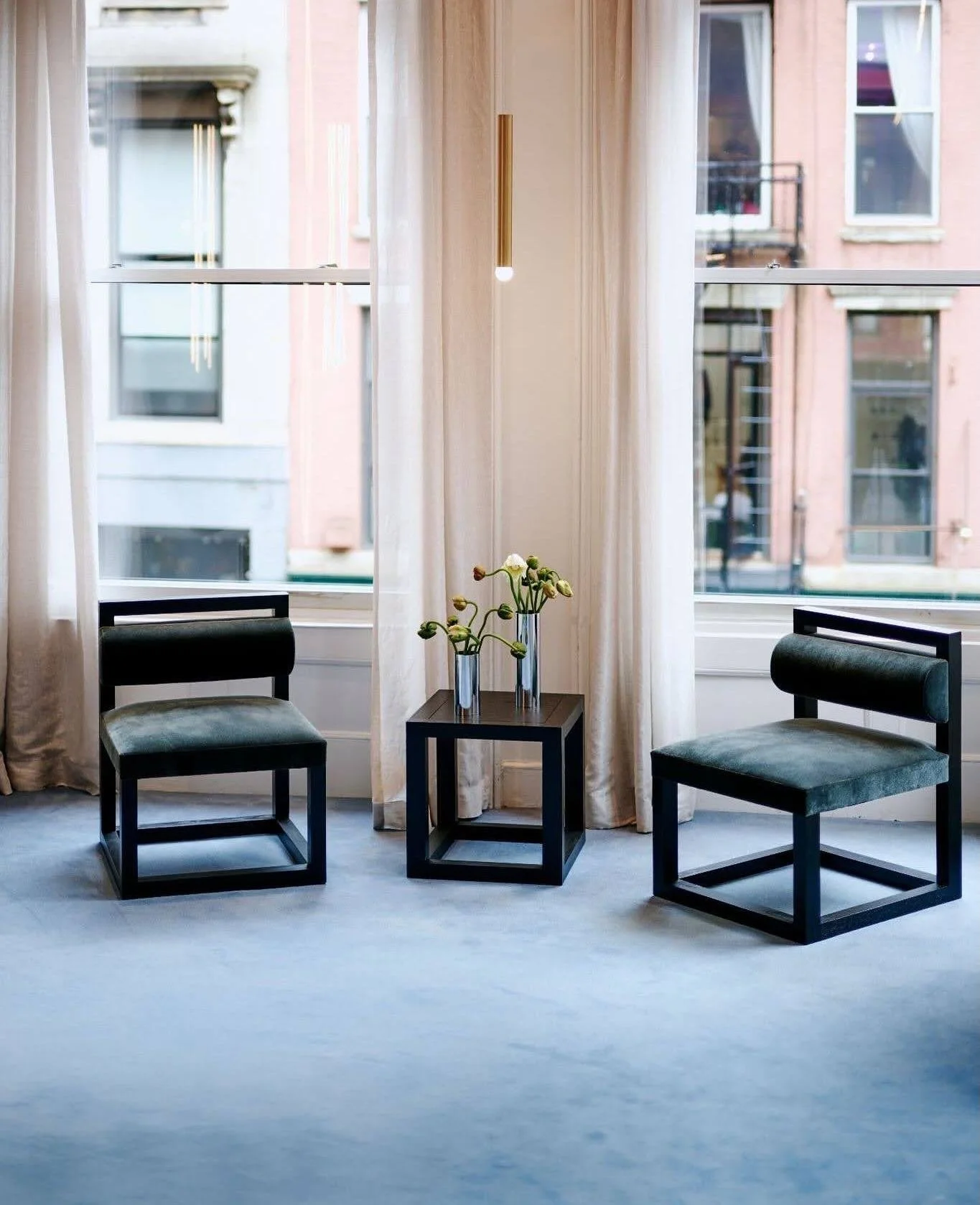 At @juniperdesigngroup&rsquo;s showroom, @hbffurniture&rsquo;s KUBI lounge chair and side table pairs sculptural geometry with tailored upholstery, offering a grounded counterpoint to the brand&rsquo;s luminous forms. ⁠
⁠
Crisp lines and generous pro