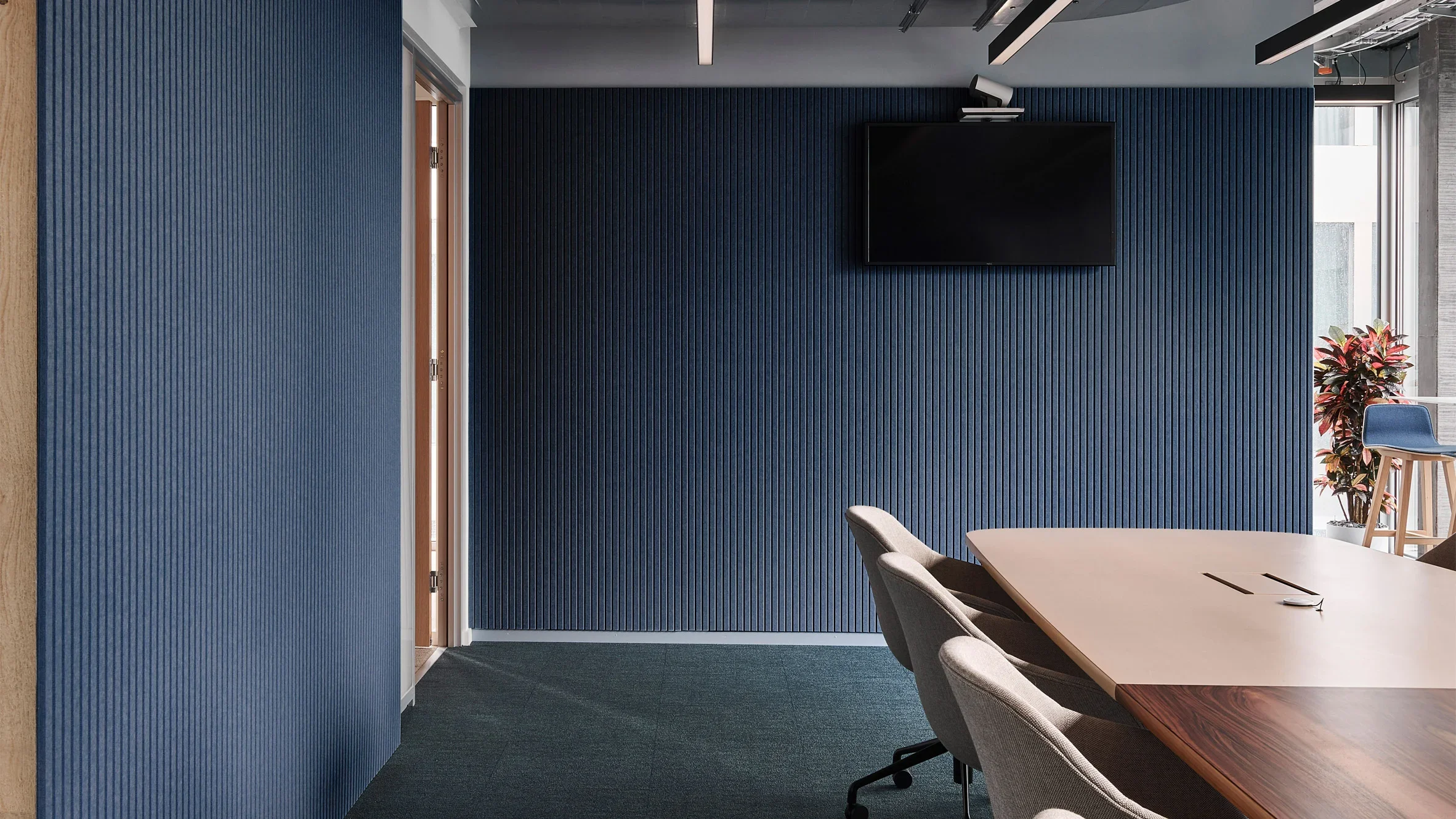 impact-acoustic-archisonic-panels-dezeen-showroom_dezeen_2364_col_1.webp