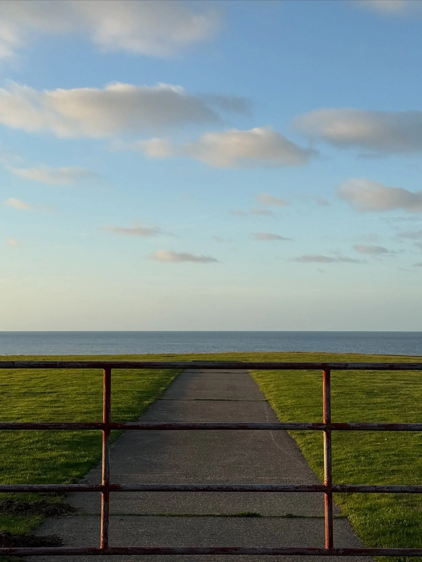 Well, it&rsquo;s been absolutely incredible here at Charlie&rsquo;s field! Dolphins, seals, paraglides, sunsets and reflections 🐬🌅 

We&rsquo;re already planning on coming back next year but you&rsquo;ve got until Sunday 2nd November to have a go b