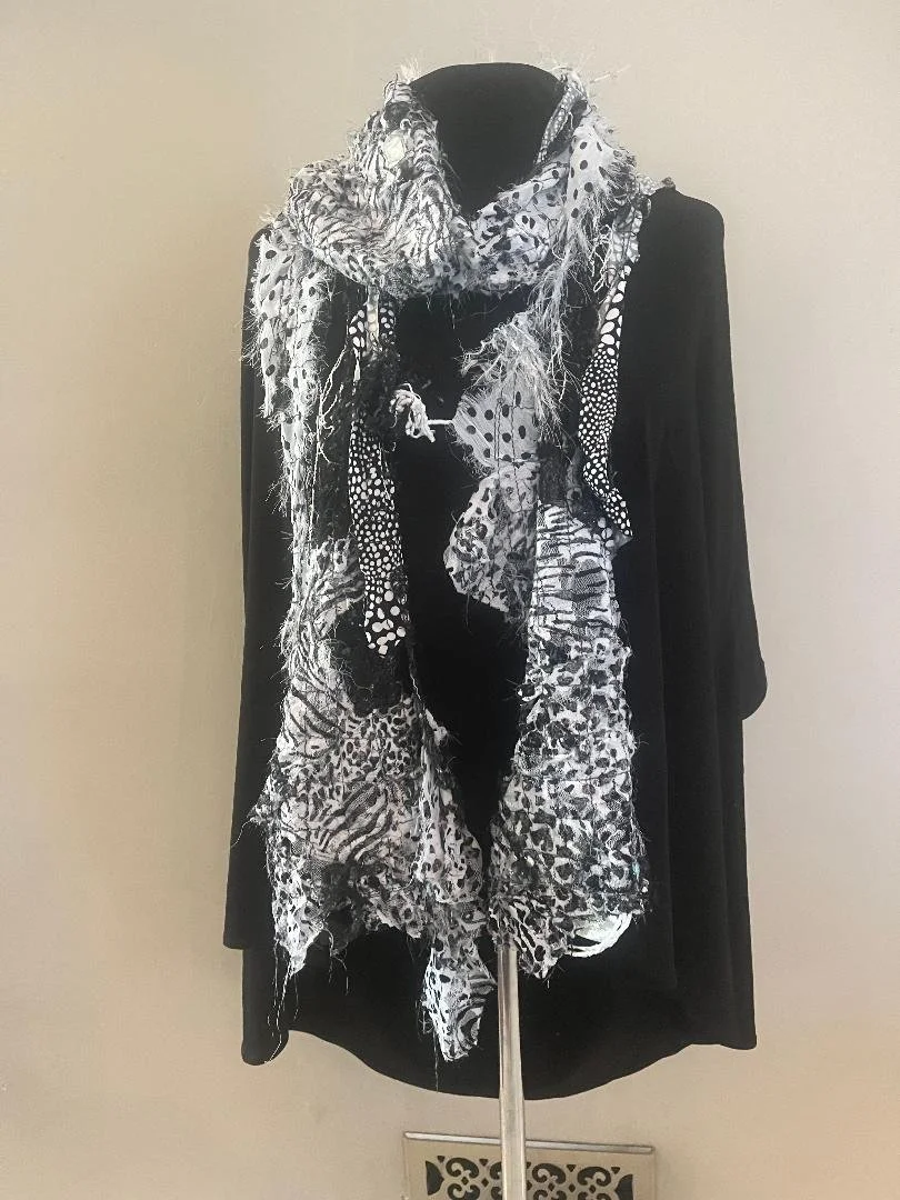 Black n White Zig Zag.jpg