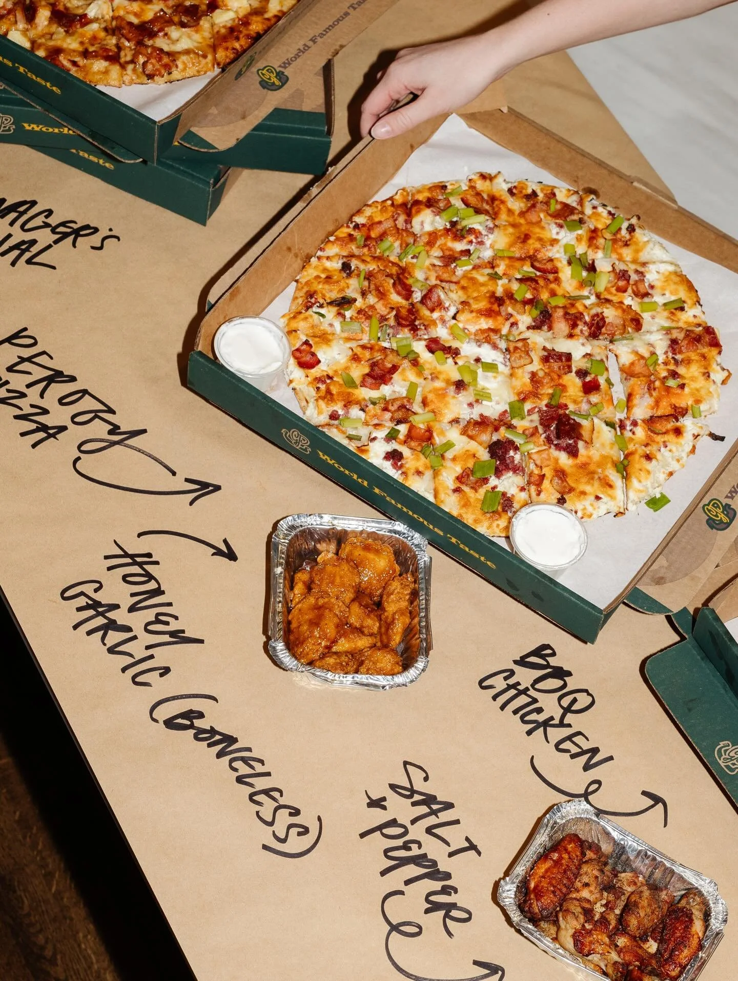 Slide to see what&rsquo;s on the table 🍕🍗🍝🥗

Social media company, social media agency, Winnipeg social media agency, Winnipeg local business, Winnipeg content creator, content creator