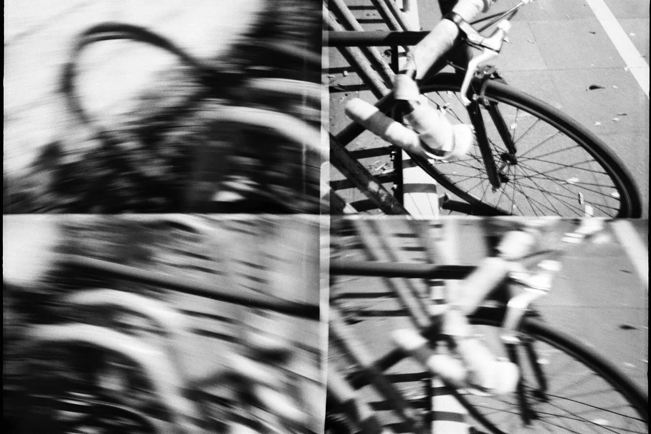 Rollei retro 400 + Actionsampler lomography
Rev/Scan: @fotohercules 
.
.
.
.
.
.
.
#streetphotography #blackandwhite #35mm #ishotfilm #disparaencarrete #rollei400s #ishootfilm #staybrokeshootfilm #filmfeed #analoguevibes #lomography #bikelife #filmfe
