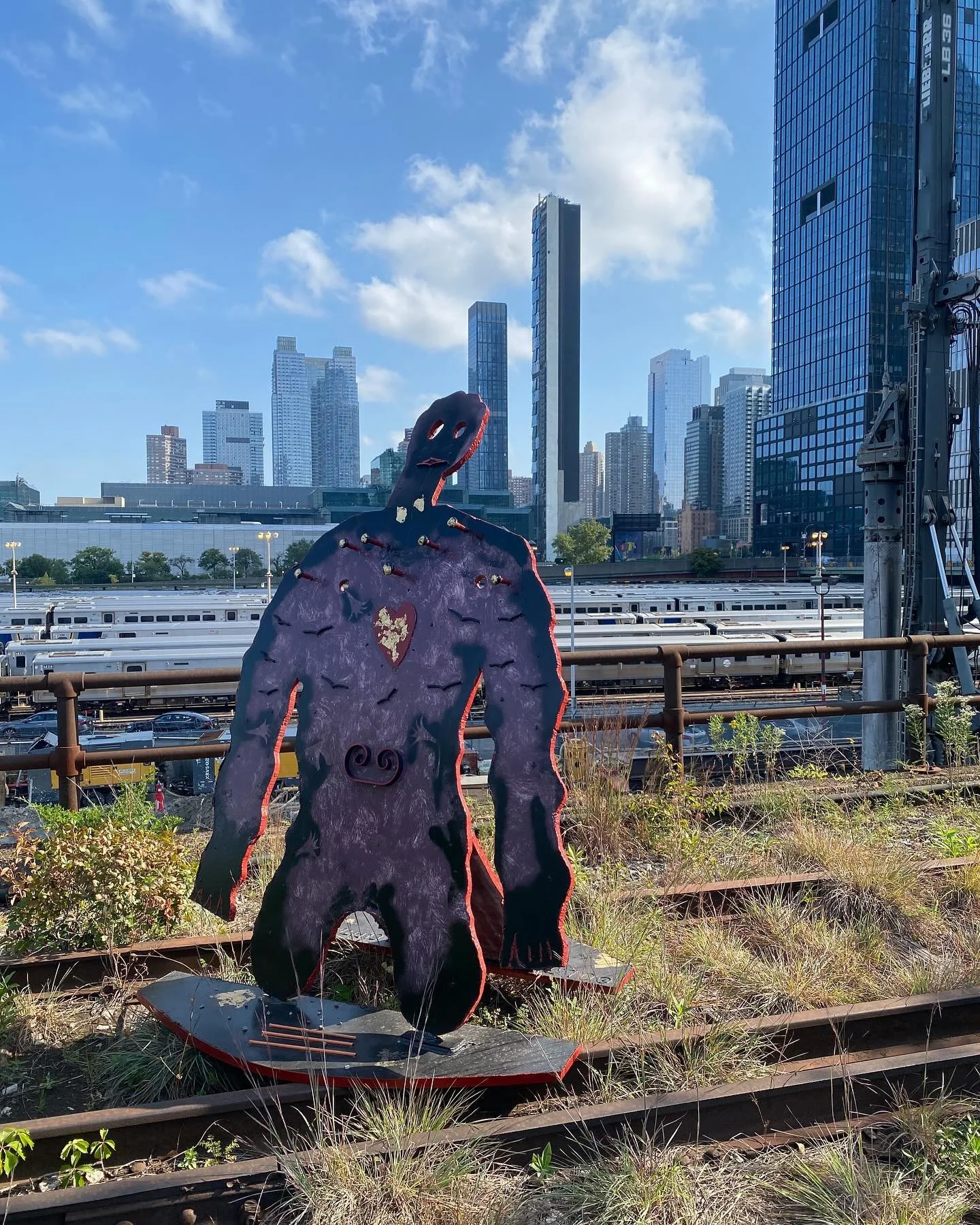 Yesterday, I rode my bike to the @highlinenyc and wandered on the northernmost bits and connectors that I had never been to before and check out some &ldquo;new to me&rdquo; art. All notes about the work are quoted or adapted from Highline&rsquo;s we