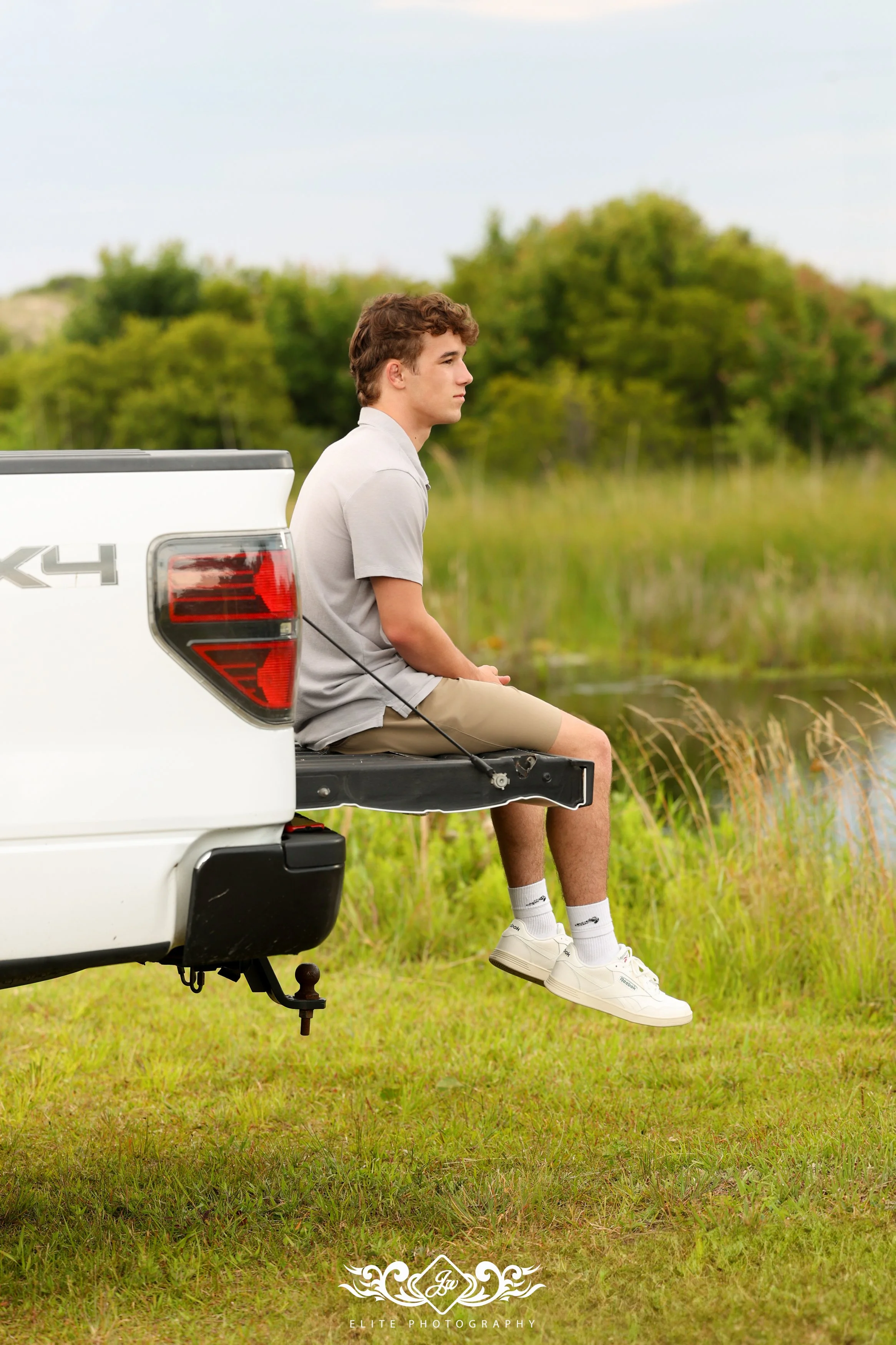 Senior Photos for Guys: Style Tips That Don’t Feel Awkward
