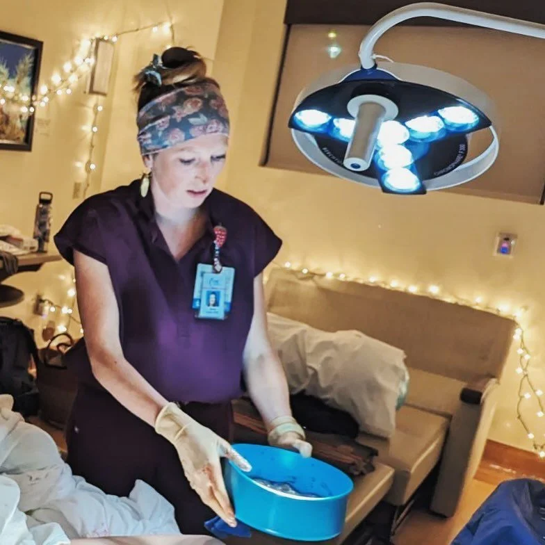 A very special placenta after a very special birth. You know I&rsquo;m always there with the placenta tour, fun to have a picture of it! #midwifelife #placentatour