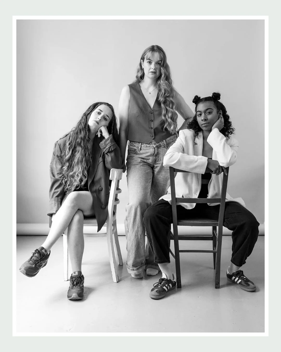 Black n white images from recent creative shoot at Tichborne💃

Models: @em.wright17 @jasminev.modelling @houlker_ 
Hair: @adam__lawton 
MUA: @siennadaisie 
📸: @tildajeanphoto 
Location: @tichbornestudiobrighton 

#brightonphotographer #creativephot