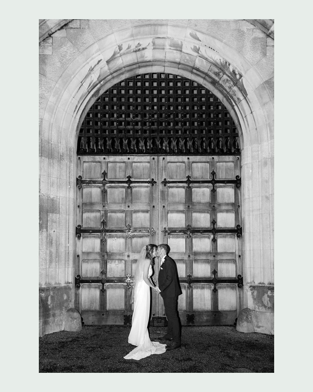 Black &amp; white images always just hit different 🤯

I&rsquo;ll always love an image with a pop of colour, but in black &amp; white the emotion and story-telling really shines through! 

Here are a few favourites from Sarah &amp; Martins gorgeous w