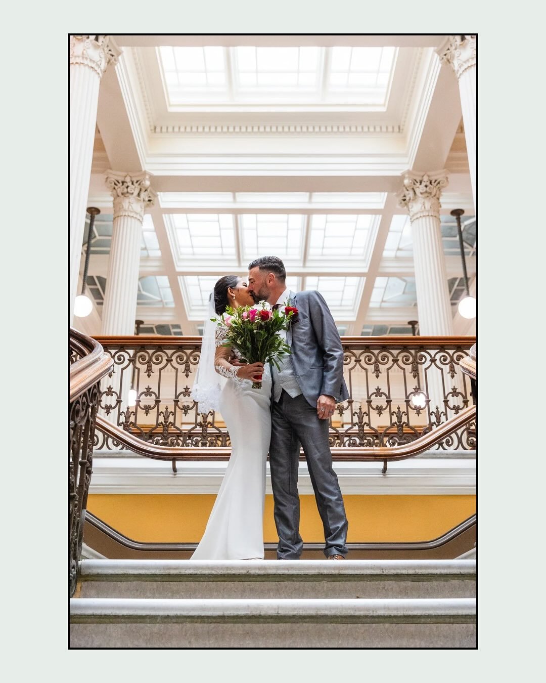 Post ceremony celebration photos up by the skylight at Brighton Registry Office 🫶📸

If you&rsquo;re planning your wedding this year at @brightonhoveregistrars, portraits up the grand stairs are gorgeous and a time for you both to have a minute amon