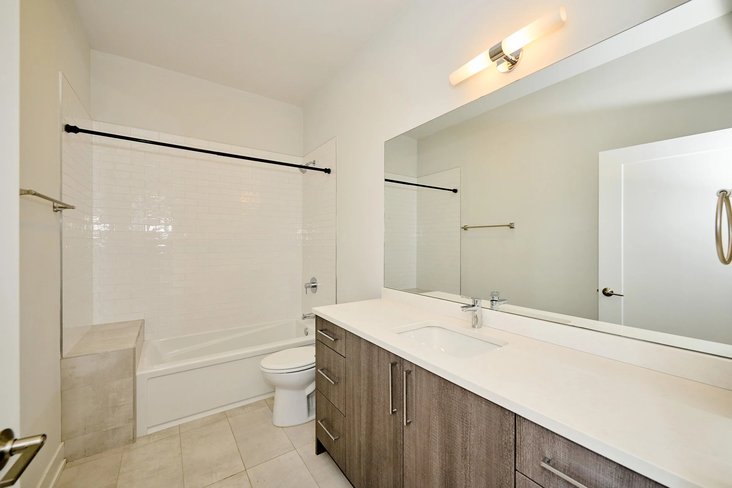 5139 N Broadway_Unit 205_Bathroom.jpg
