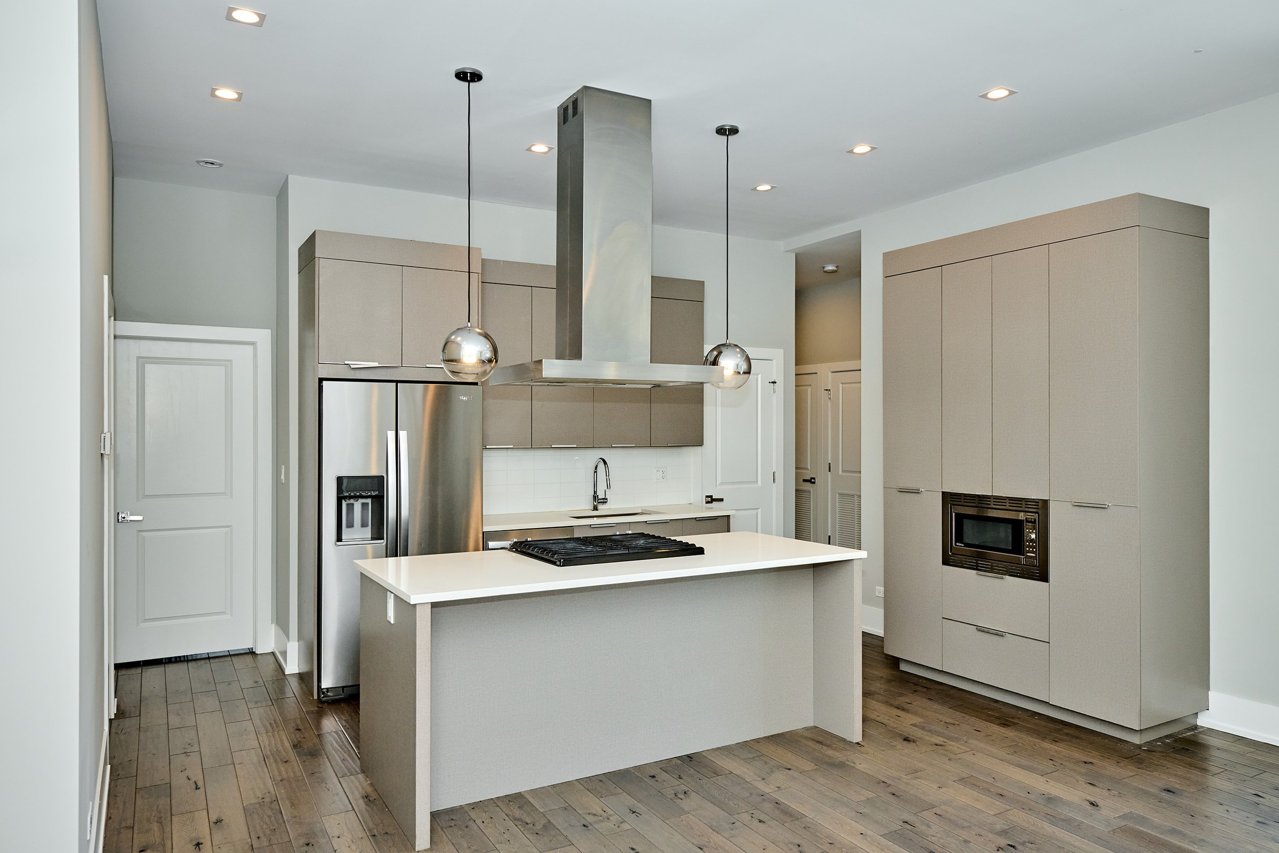 1752 W 18th_Unit 2S_Kitchen.jpg