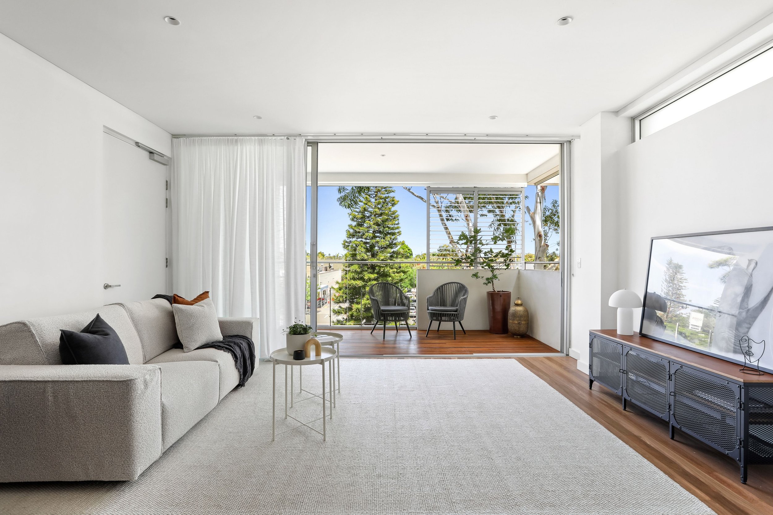 RAMSGATEBEACH_LIVING02_CARABEZINTERIORS.jpg