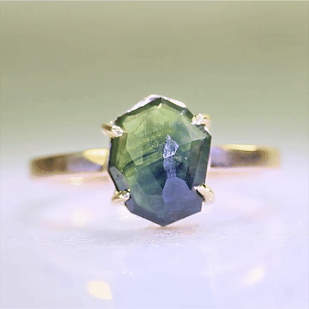 video of 2.83 Carat Deep Ocean Australian Sapphire Ring in Yellow Gold