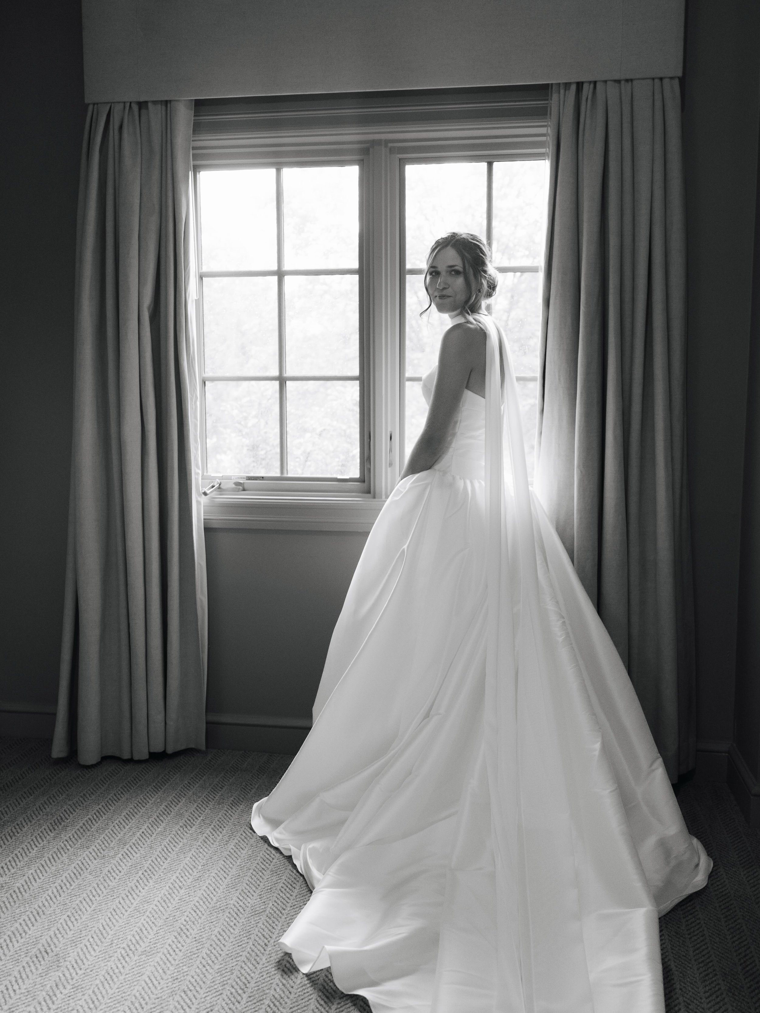 Hey hey, tomorrow's a Troutbeck wedding day. I love just a quick window of getting ready time before a first look; the anticipation is palpable, the nervous excitement is tangible, and two people in love start radiating excitement to see each other. 