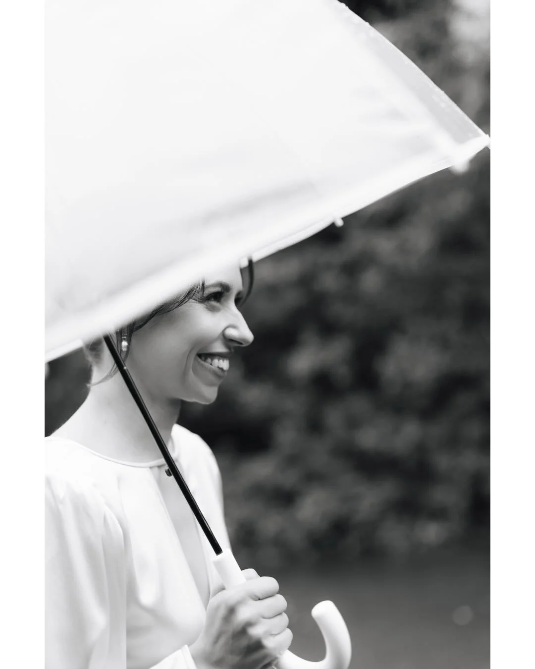 ☔️A little (or a lot) of rain can make for a good reading to stop inside for a glass of bubbly on your way to Celestine🥂 

Stay dry &amp; safe out there to my fellow vendors and congratulations to every Nor'Easter couple getting married this weekend