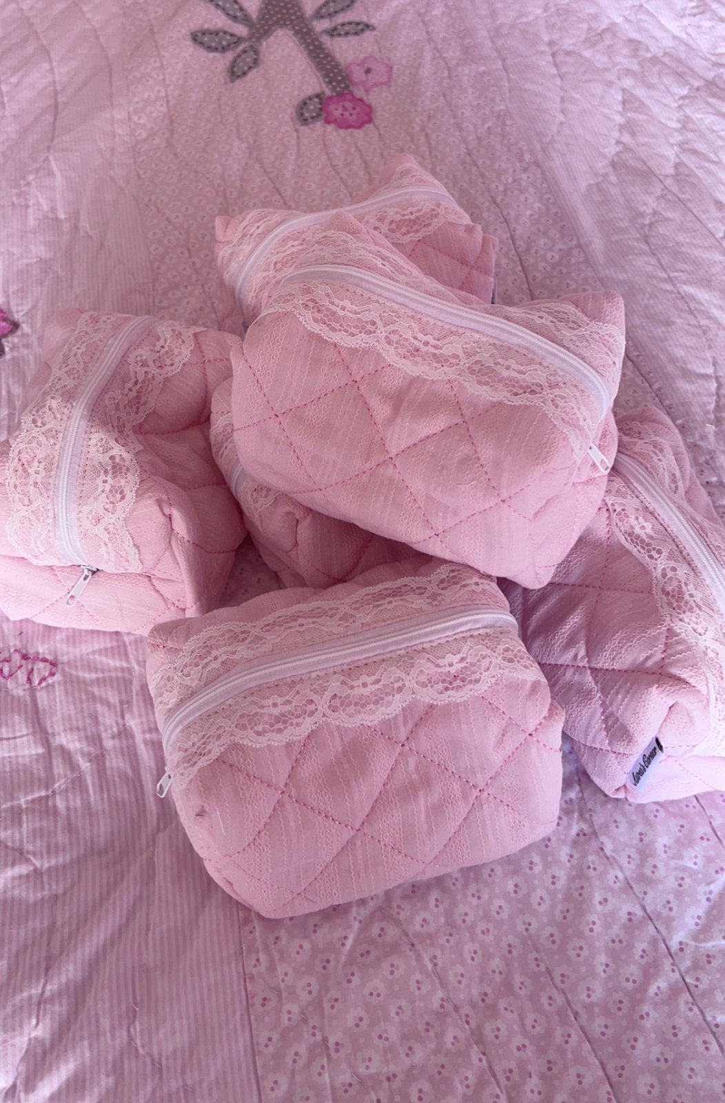 pink-lace-makeup-bag.jpg