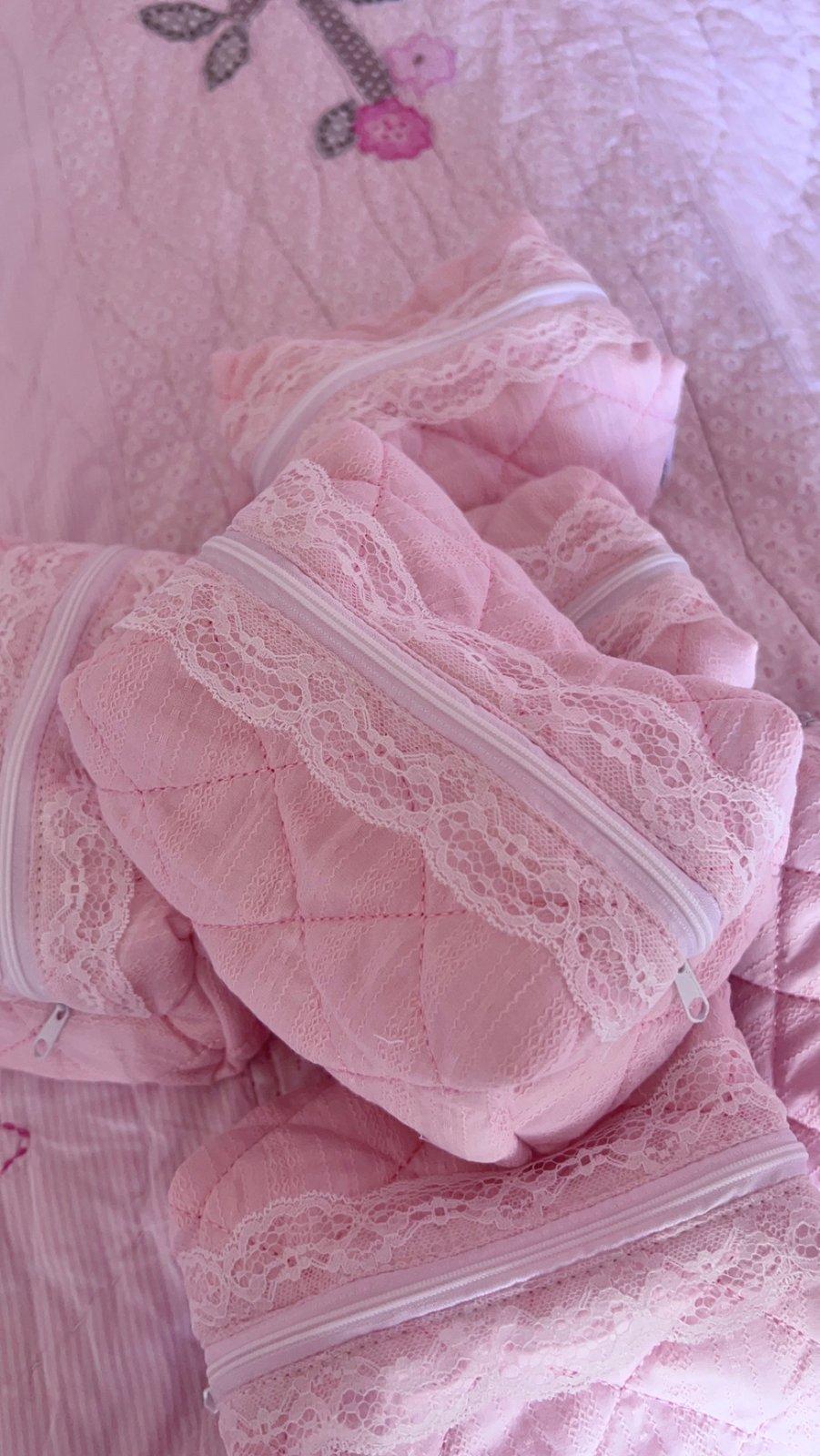 pink-lace-makeup-bag.jpg