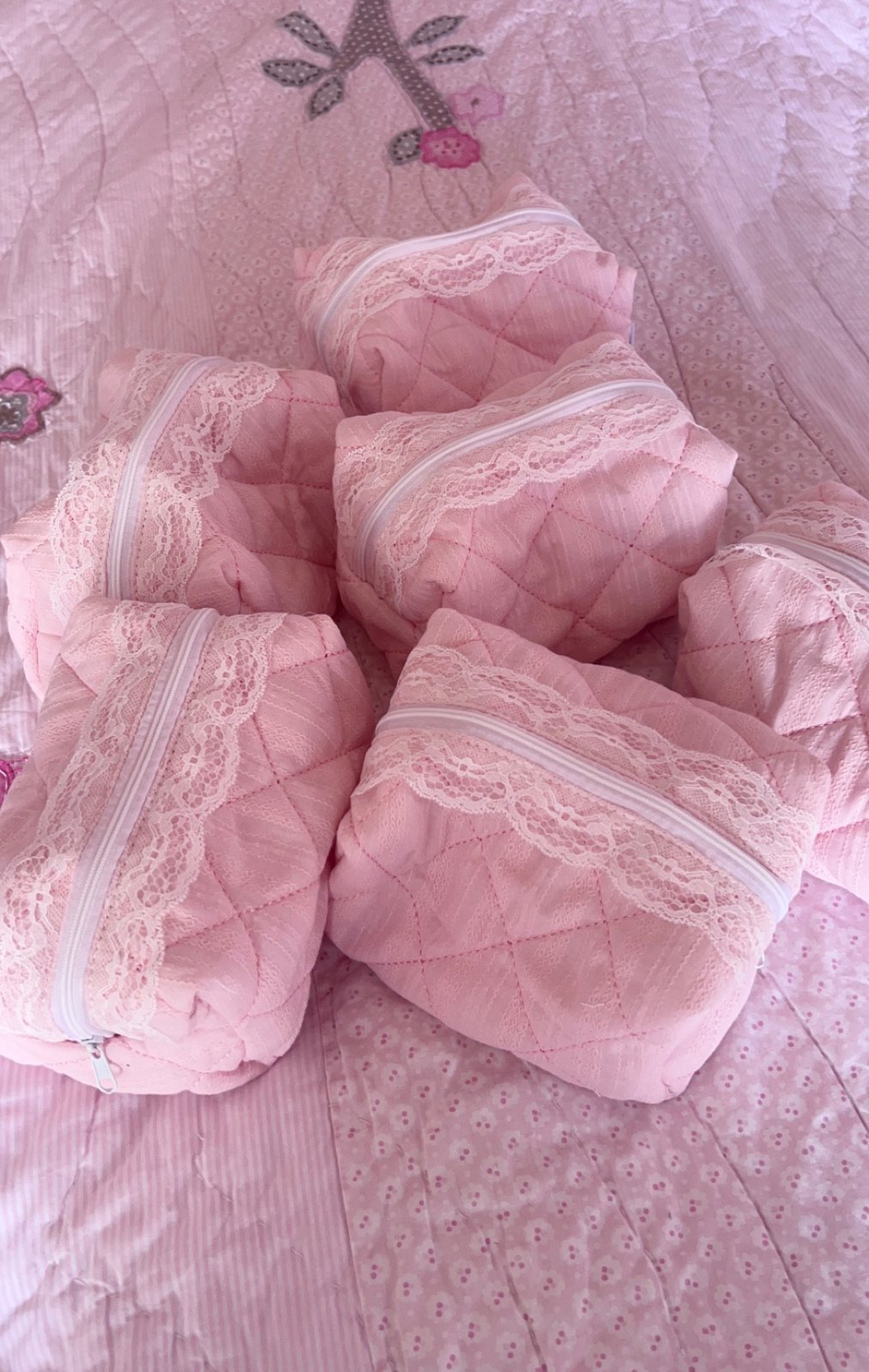 pink-lace-makeup-bag.jpg