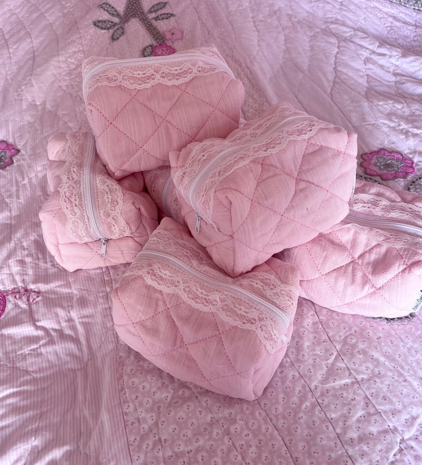 pink-lace-makeup-bag.jpg