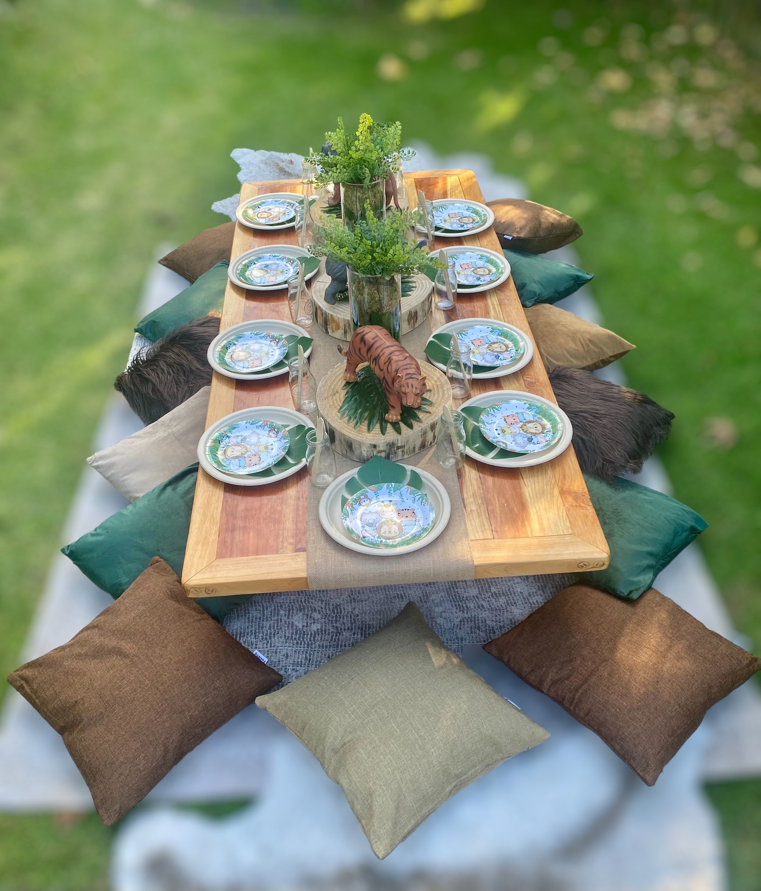Chicky boho table setting 2.jpeg