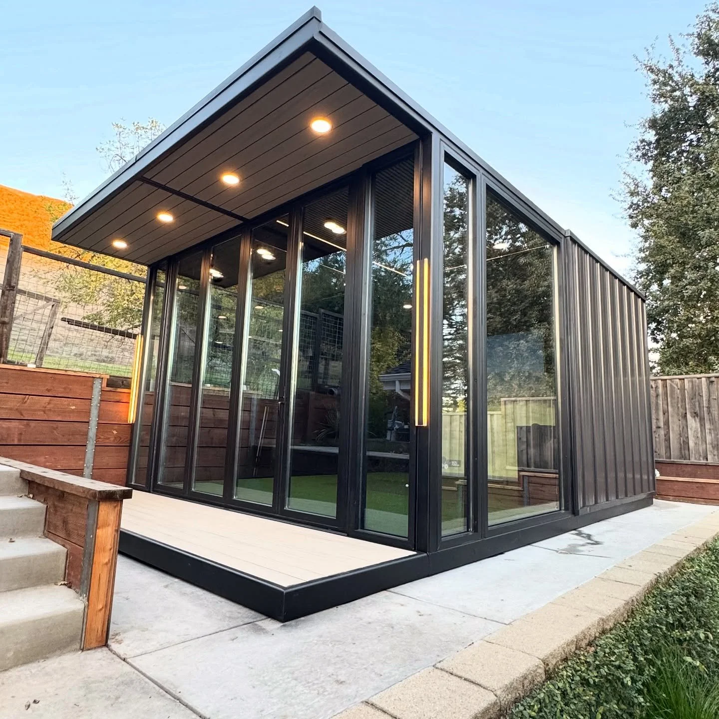 Look at this beauty! This is our latest install that we just finished up in Northern California! 
.
What do you think?
.
#golf #golfsheds #golfsimulator #golfsim #golflifestyle