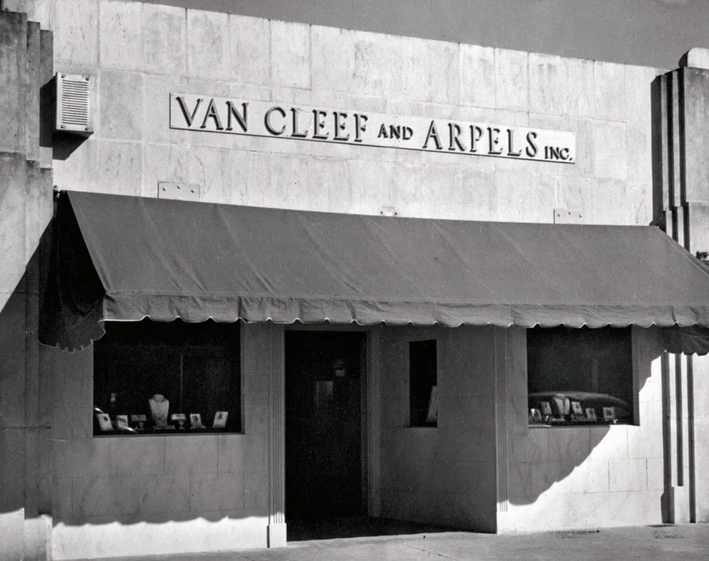 The Paradox of Popularity