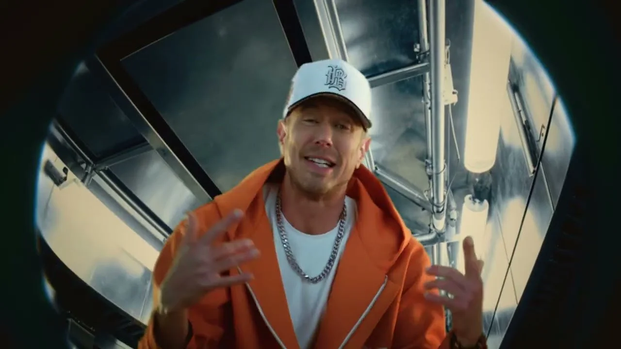 An image of Bliss N Eso for the Menulog ad.