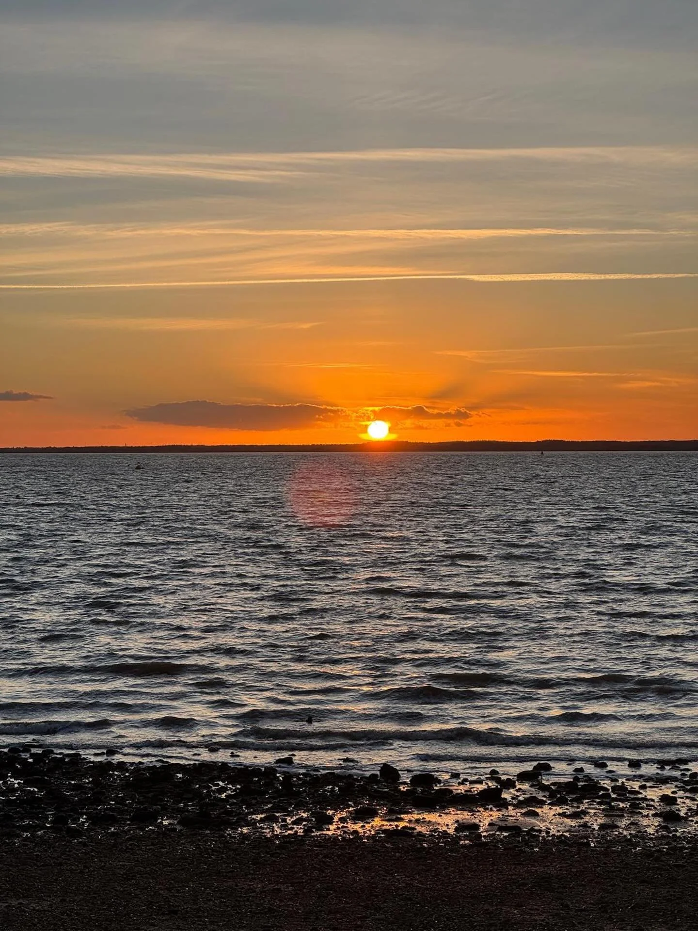 🌿 Spring Evenings in Cowes

April brings longer days, softer evenings, and the first real feeling of spring on the Isle of Wight.

After a day exploring Cowes or walking along the coast, there&rsquo;s nothing better than watching the sun go down ove