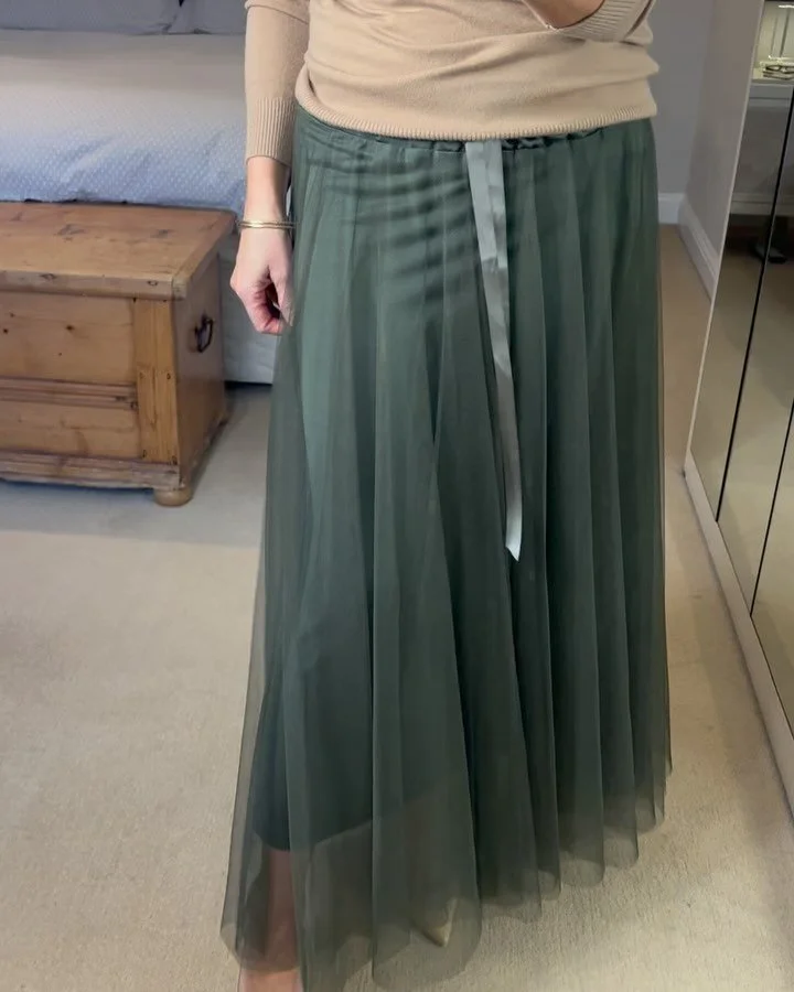 We have been on a mega holiday season stock up today and have some AWESOME pieces to bring your way-keep watching for more details 🌲🥰
.
.
#onlineboutique #newstock #christmasfashion #styleinspo #tulleskirt