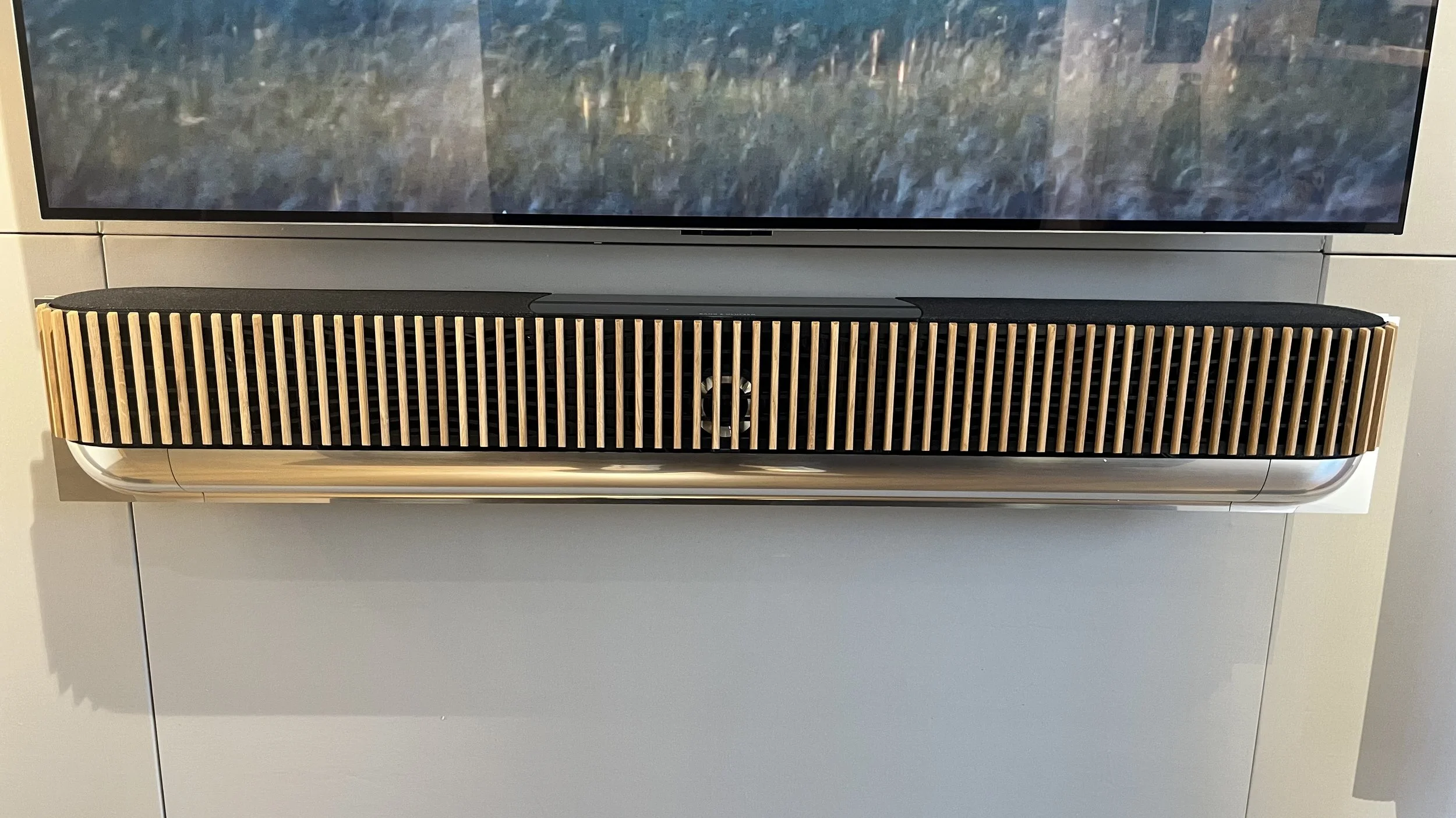 BeoSound Theatre 55 Silver with oak cover approved used
