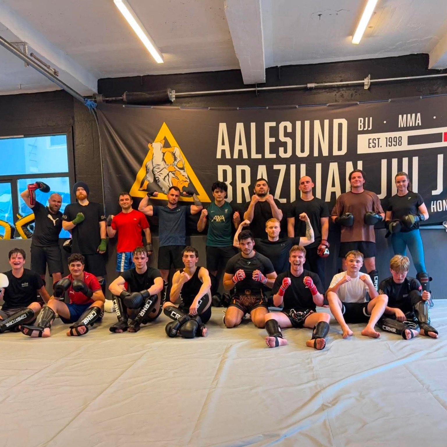 Kickboxing hver onsdag fra 19:30 til 21:00 i hele sommer🌦️☀️ @simondybvik in charge🥊