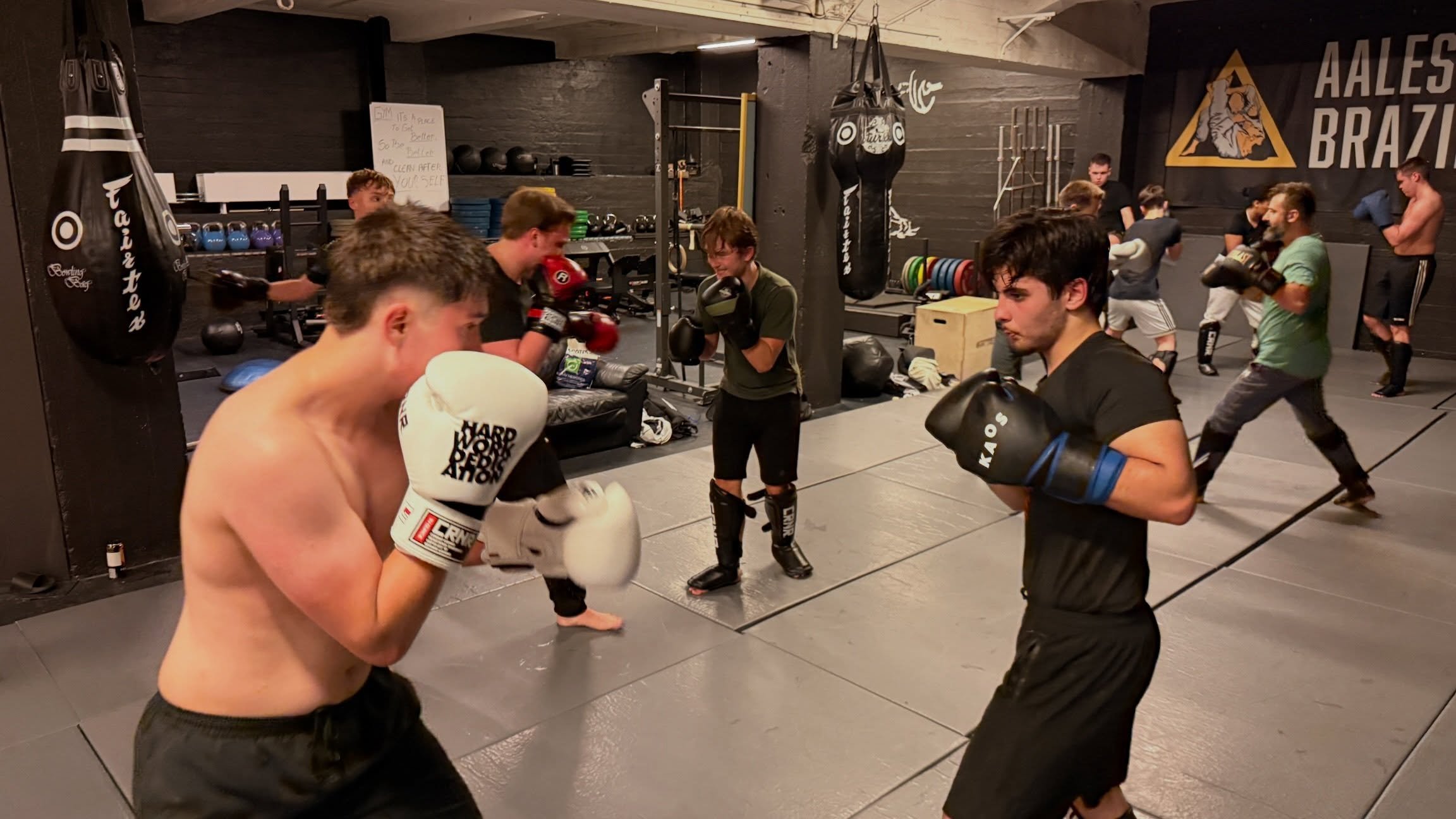 Wednesday kickboxing with @simondybvik 🥊