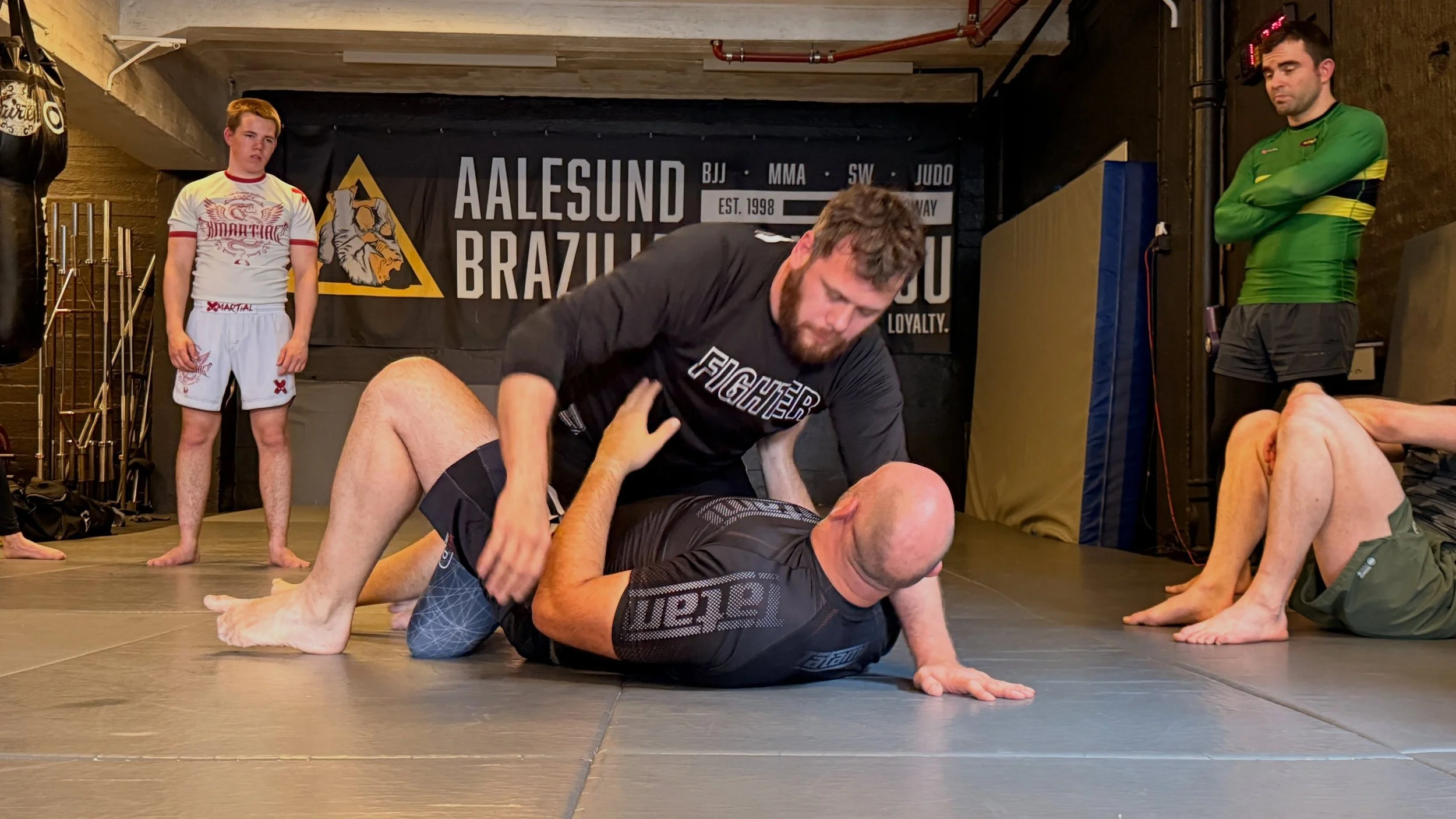 Friday nogi submission wrestling grappling session! Every Friday from 16:30💪🏻