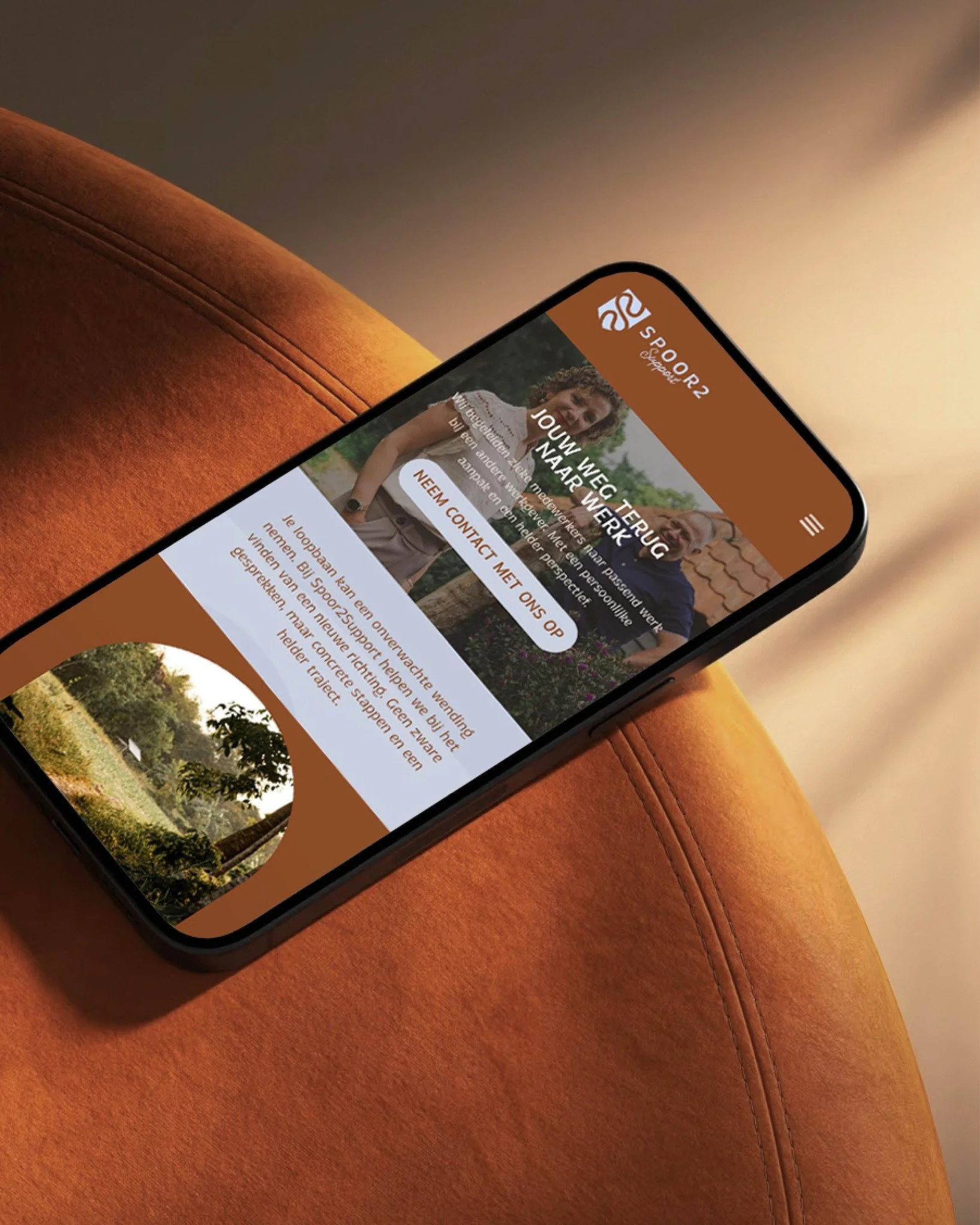 𝗘𝗲𝗻 𝗰𝗼𝗺𝗽𝗹𝗲𝘁𝗲 𝗻𝗶𝗲𝘂𝘄𝗲 𝗯𝗿𝗮𝗻𝗱𝗶𝗻𝗴 𝘃𝗼𝗼𝗿 𝗦𝗽𝗼𝗼𝗿𝟮𝗦𝘂𝗽𝗽𝗼𝗿𝘁

Voor hun nieuwe bedrijf waren Hanne en Johan op zoek naar iemand die hun branding, website, social media &eacute;n fotografie kon verzorgen. Na een uitgebreide