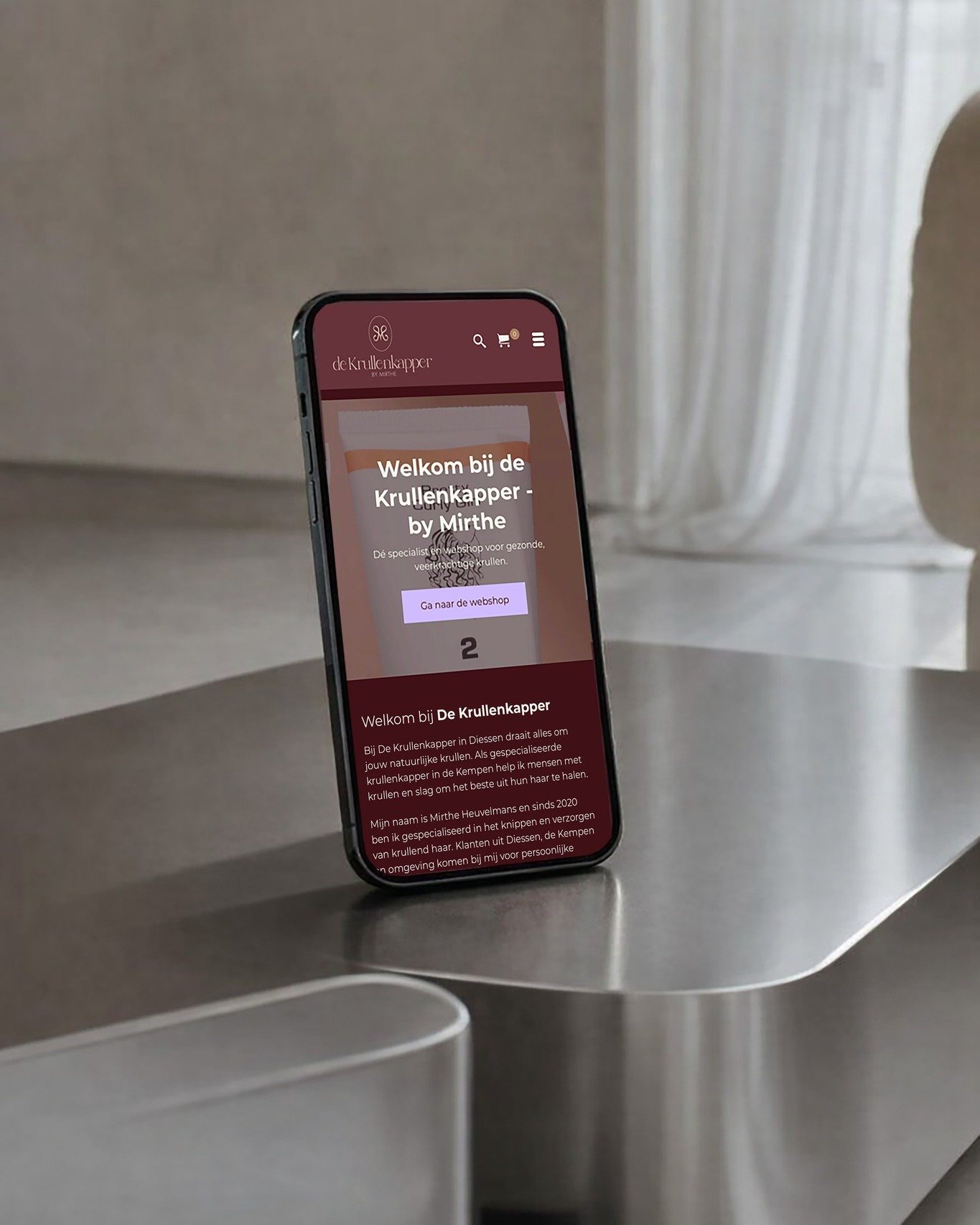 Met veel plezier werkte ik aan een nieuw project: @de_krullenkapper  in Diessen, voor een super leuke klant Mirthe. 

Voor haar salon die ze enkele jaren geleden had overgenomen, mocht ik een volledige re-branding verzorgen: van een nieuw logo en een