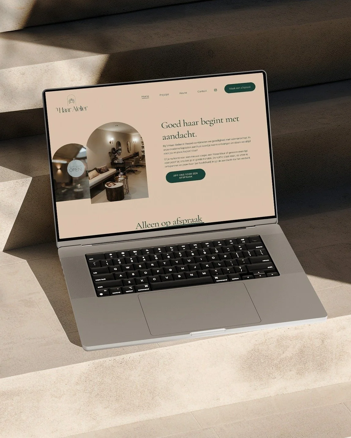 𝘁&rsquo; 𝗛𝗮𝗮𝗿 𝗔𝘁𝗲𝗹𝗶𝗲𝗿 𝘄𝗮𝘀 𝗺𝗶𝗷𝗻 𝗮𝗹𝗹𝗲𝗿𝗲𝗲𝗿𝘀𝘁𝗲 𝗸𝗹𝗮𝗻𝘁, 𝗱𝗲 𝗲𝗲𝗿𝘀𝘁𝗲 𝗱𝗶𝗲 𝗺𝗶𝗷 𝘃𝗲𝗿𝘁𝗿𝗼𝘂𝘄𝗱𝗲 𝗺𝗲𝘁 𝗵𝘂𝗻 𝗯𝗿𝗮𝗻𝗱𝗶𝗻𝗴.

Dat maakt dit project nog steeds extra bijzonder. Na het ontwikkelen van de bra