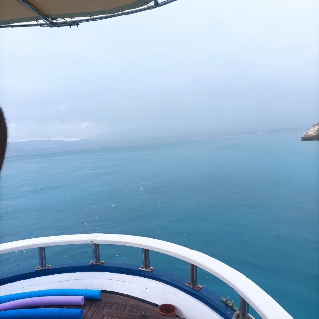 The sound of raindrops hitting the sea is music to my ears 🌧️💧🌊🎶

Rainy boat trip 🩵💙