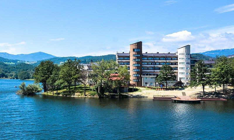 Hotel-Jezero-1.jpg