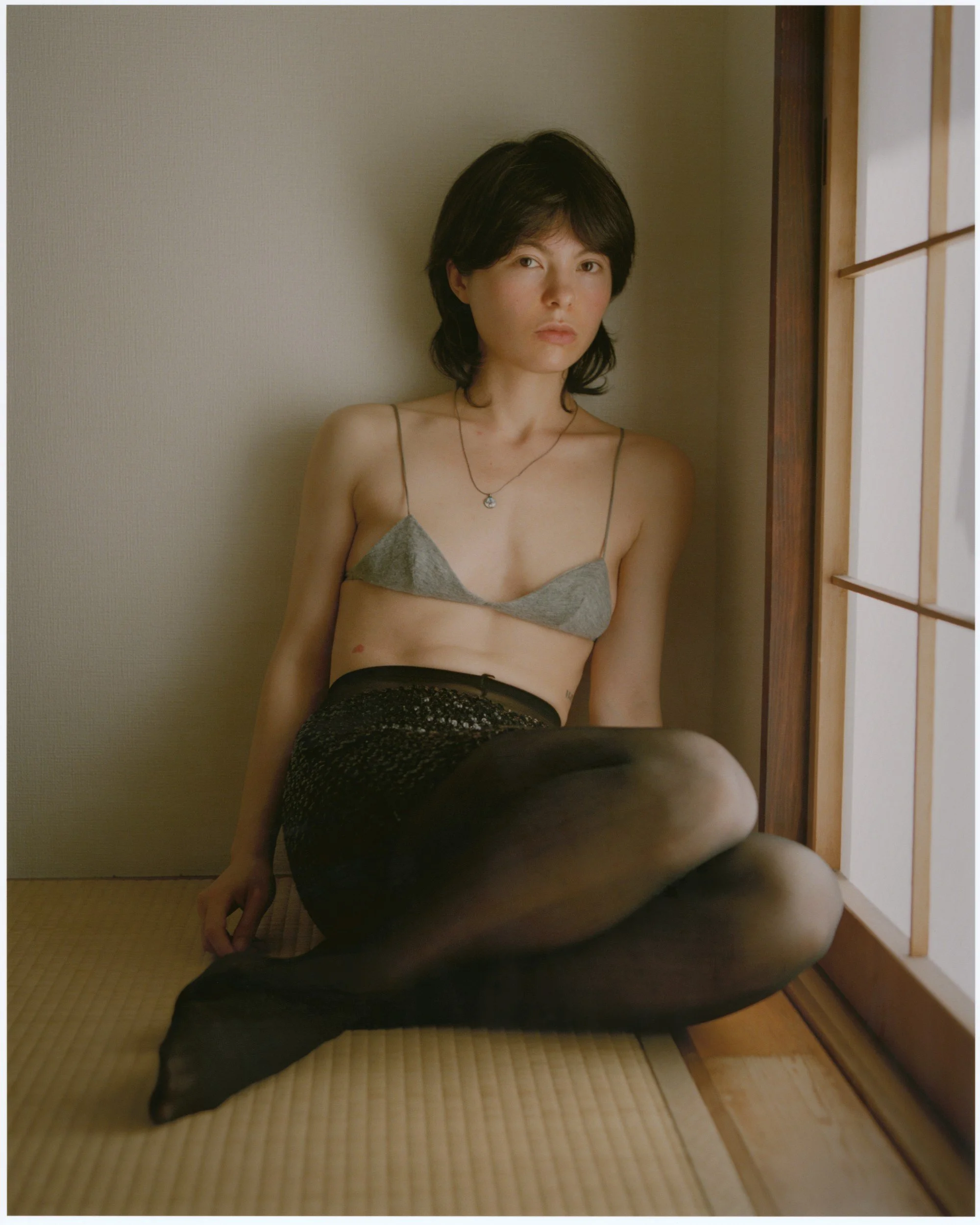 tokyo-girls-piczo-hardcopy-vol2-julie-window.jpg