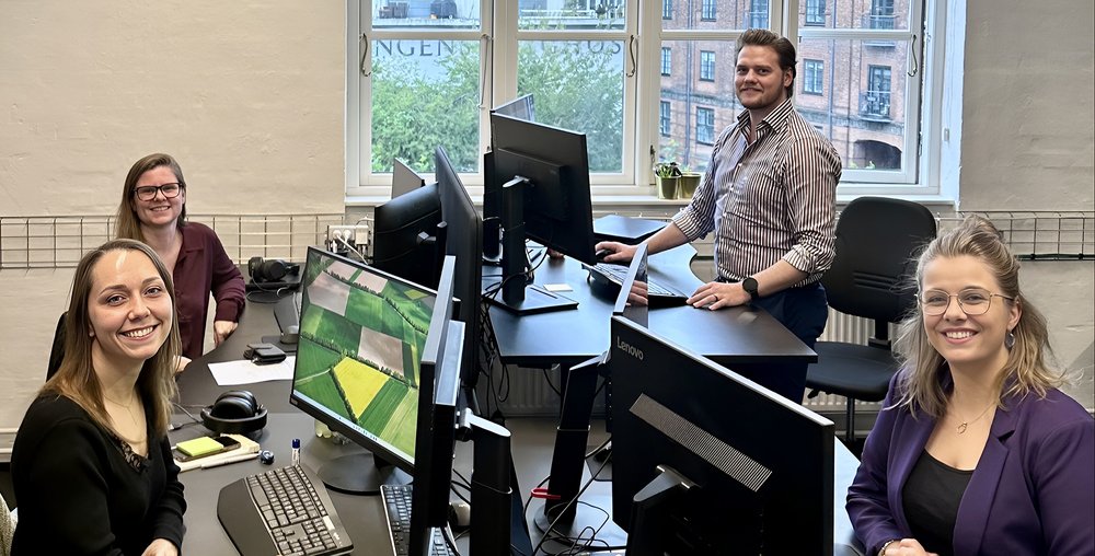 Team samarbejde på kontor