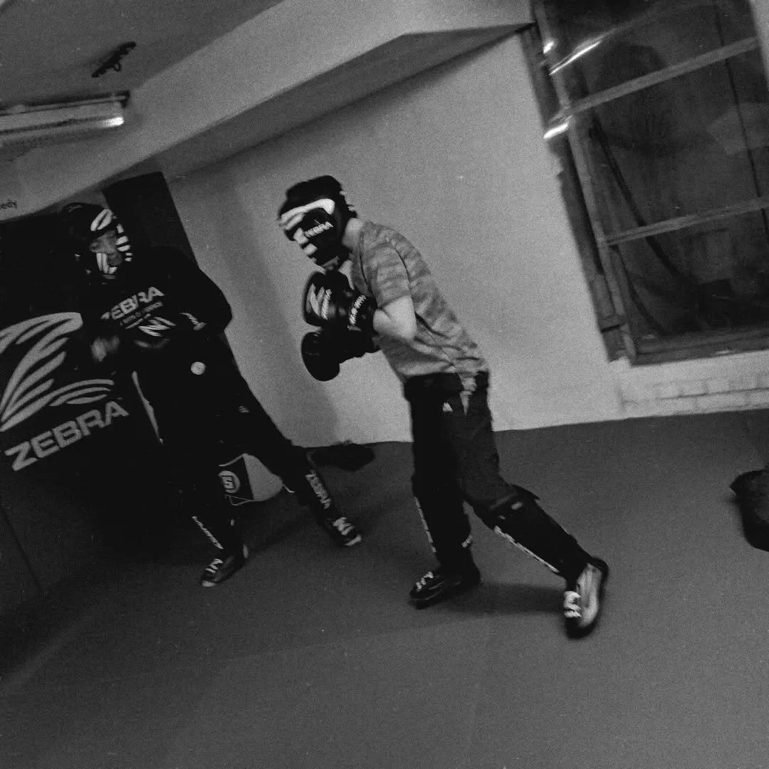 Thank you @zebramats_uk for supporting Shinsei Academy's mission to bring the transformative power of martial arts to young people outside of martial arts. 

The action shots from sparring today show showing the full range: gloves, head guards, shin 