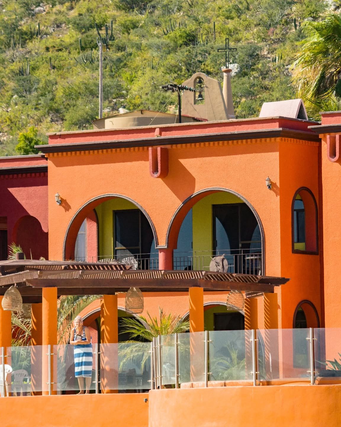 Cerramos el a&ntilde;o entre color, calma y el encanto de Los Barriles ✨
Un lugar para disfrutar y recibir lo que viene 🌴☀️

Closing the year surrounded by color, calm, and the charm of the East Cape ✨
A place to enjoy and welcome what&rsquo;s next 