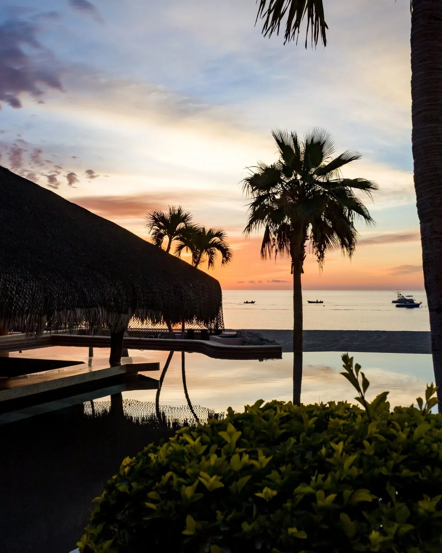Colores suaves, mar en calma y un nuevo d&iacute;a que comienza en Palmas de Cortez 🌅🌊
Momentos as&iacute; se viven mejor aqu&iacute;.

Soft colors, calm seas, and a brand new day at Palmas de Cortez 🌅🌊
Mornings like this are meant to be experien