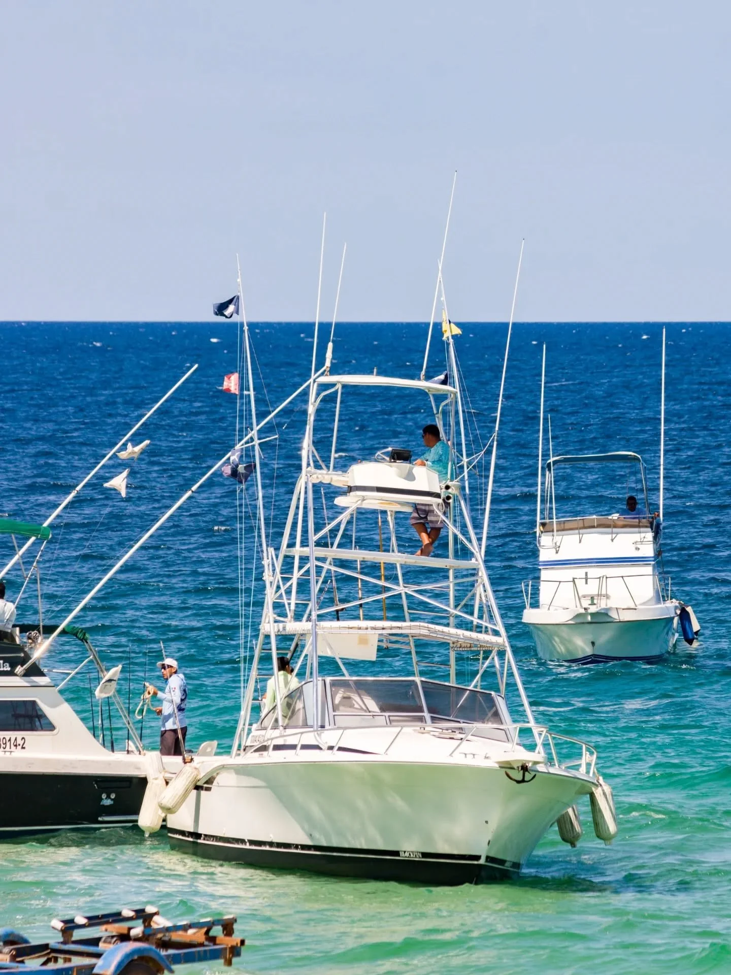 Muy pronto veremos el muelle as&iacute;: lleno de vida, lanchas listas y aventuras por comenzar.
Empieza a planear tu viaje y vive el verano en Palmas de Cortez 🌊✨

Summer is just around the corner, bringing a brand new fishing season 🎣☀️
Soon, the