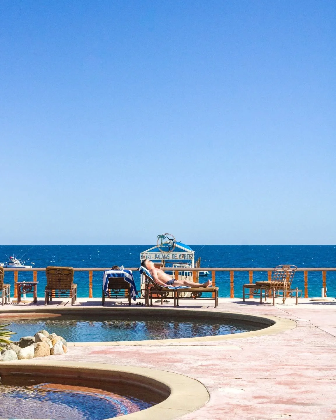 Lately, life at Palmas de Cortez looks a lot like this&hellip; slow mornings, ocean breeze, sunshine, and nothing else on the agenda. ☀️🌊
Just relax, unwind, and enjoy the moment.

As&iacute; se viven los d&iacute;as &uacute;ltimamente en Palmas de 