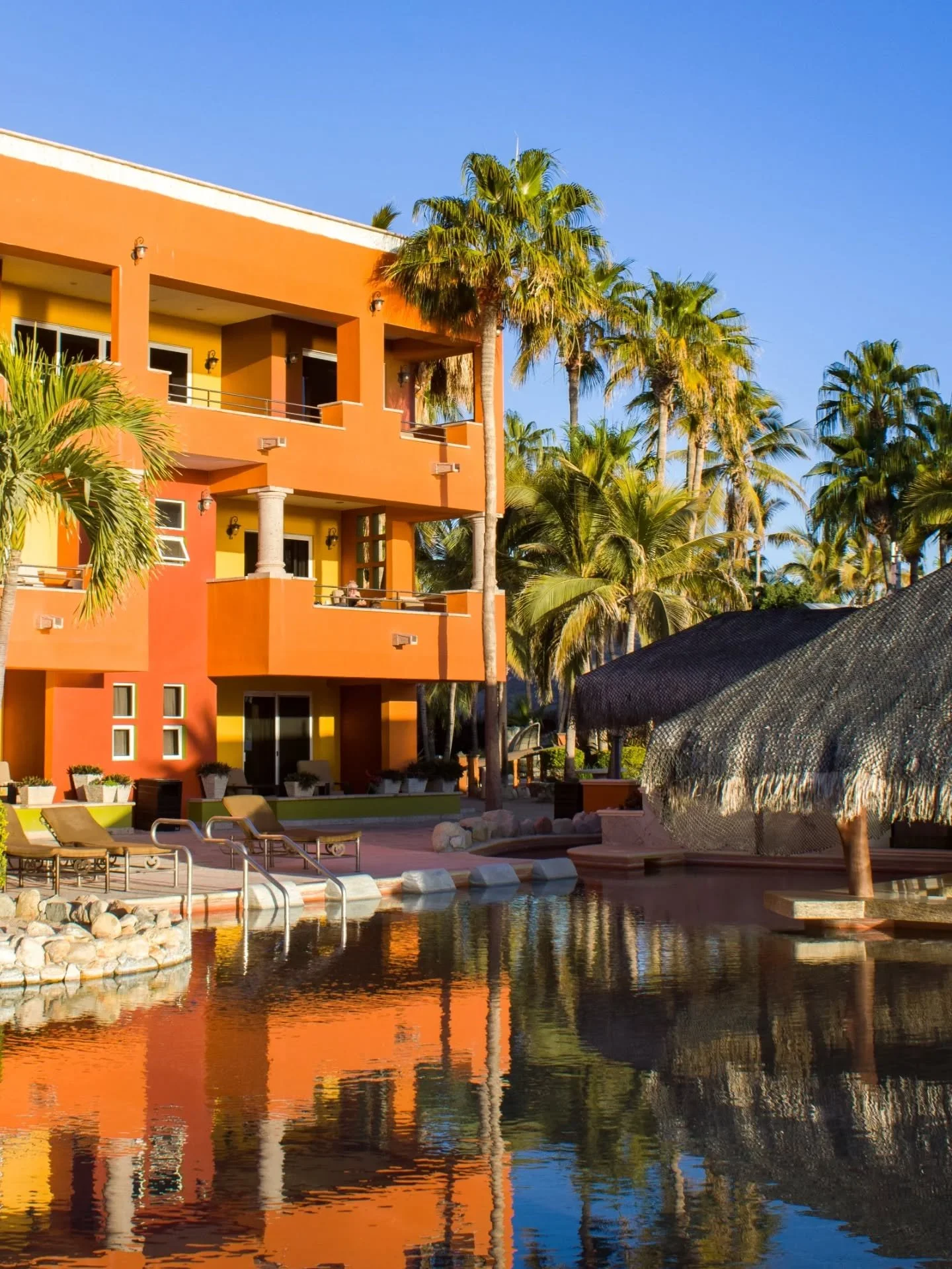 Morning magic at Palmas. 🌅✨
There&rsquo;s nothing like the sunrise reflecting on our pool and the quiet before the day begins. 

Magia matutina en Palmas. 🌅✨
No hay nada como el amanecer reflejado en nuestra alberca y la calma antes de que comience