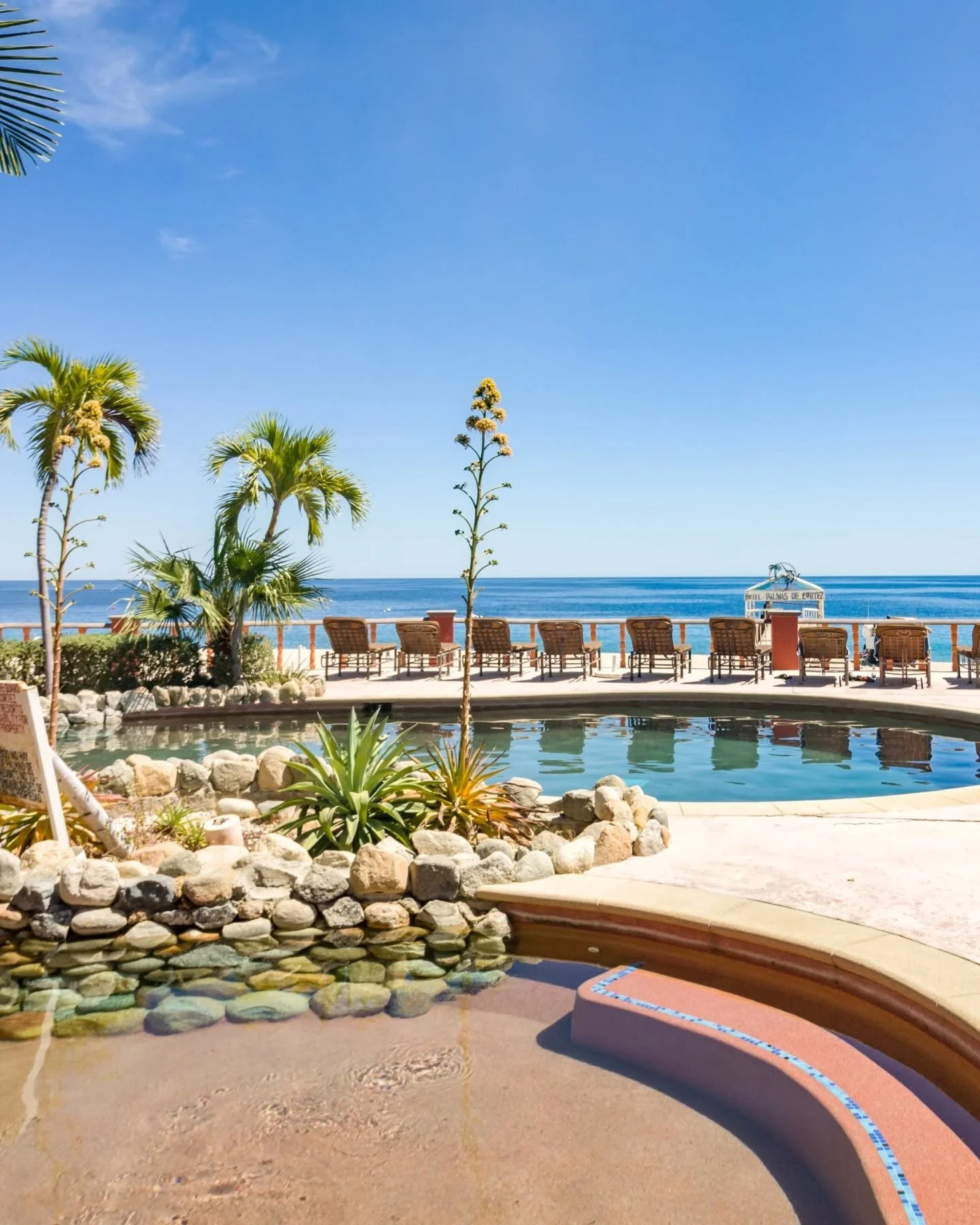 Your front-row seat to the Sea of Cortez. 🌊💙 Pure relaxation awaits you at Hotel Palmas de Cortez. ✨🌴

Tu asiento en primera fila al Mar de Cort&eacute;s. 🌊💙 La relajaci&oacute;n pura te espera en Hotel Palmas de Cortez. ✨🌴

📞 USA: 877-777-886