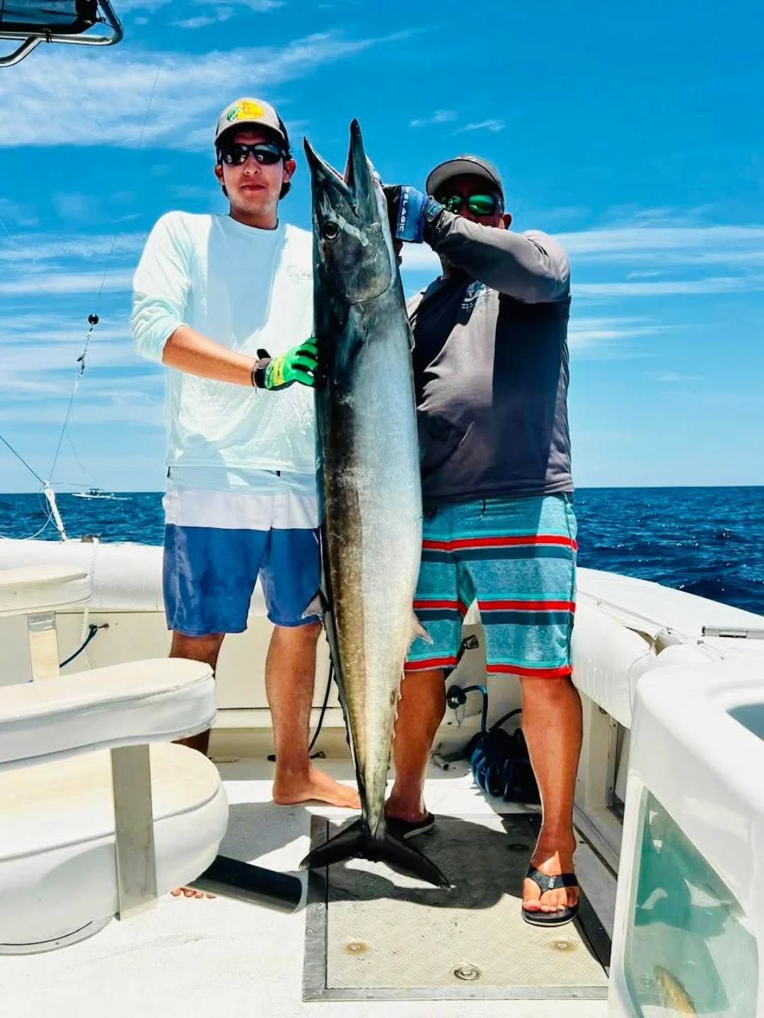 Wahoo on board! 🎯🎣

​Huge shoutout to Captain Adan and deckhand Josue on the super cruiser LA CHATA for finding the bite. Well done to the anglers and crew for a great day on the water! Fish with the best. 💪🏻🌊

📞 USA: 877-777-8862 / 818-224-474