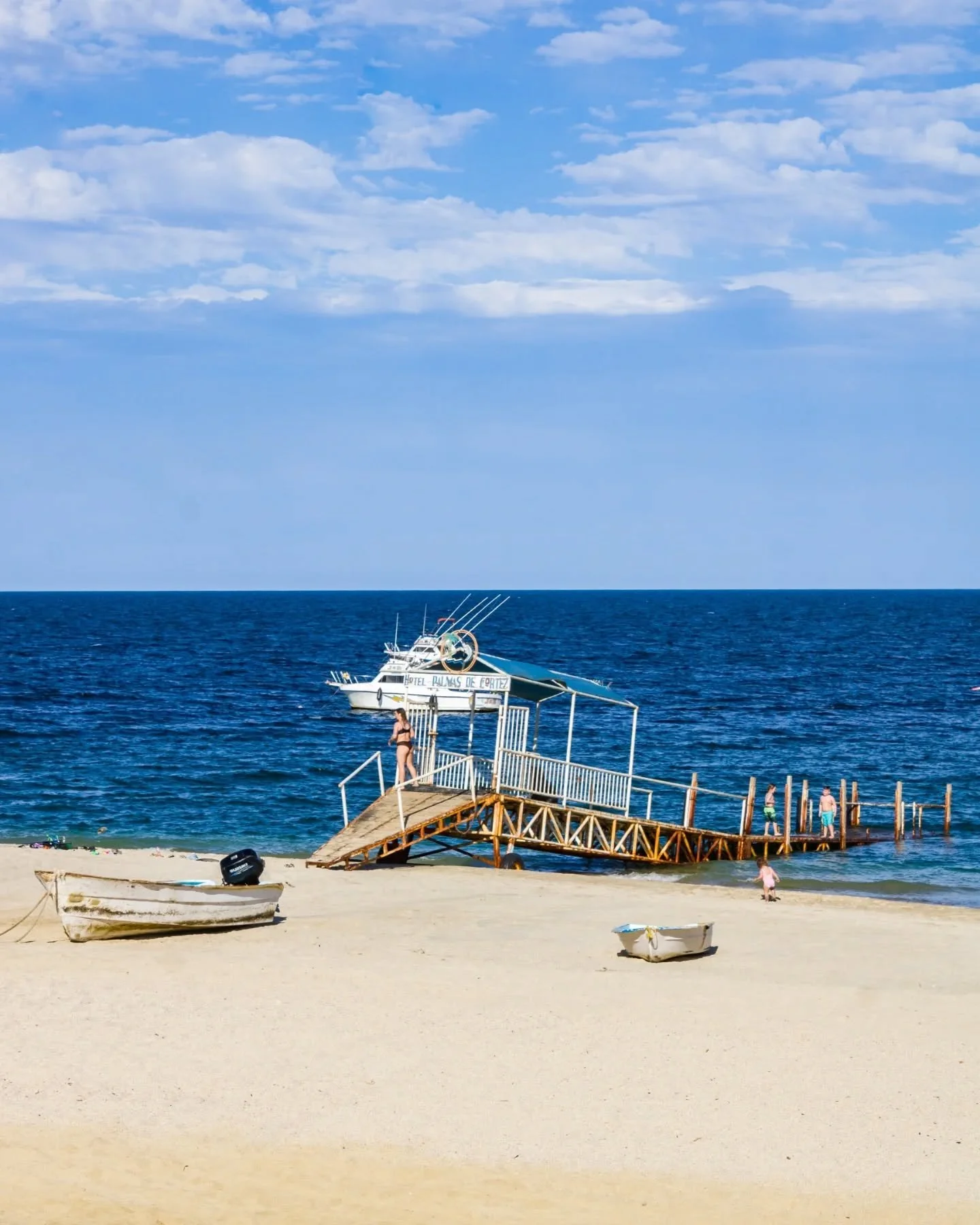 The beach is calling! 🏝️✨ Fun, sun, and unforgettable moments are waiting for you at Hotel Palmas de Cortez. Book today! 📞🛥️

&iexcl;La playa est&aacute; llamando! 🏝️✨ Diversi&oacute;n, sol y momentos inolvidables te esperan en Hotel Palmas de Co